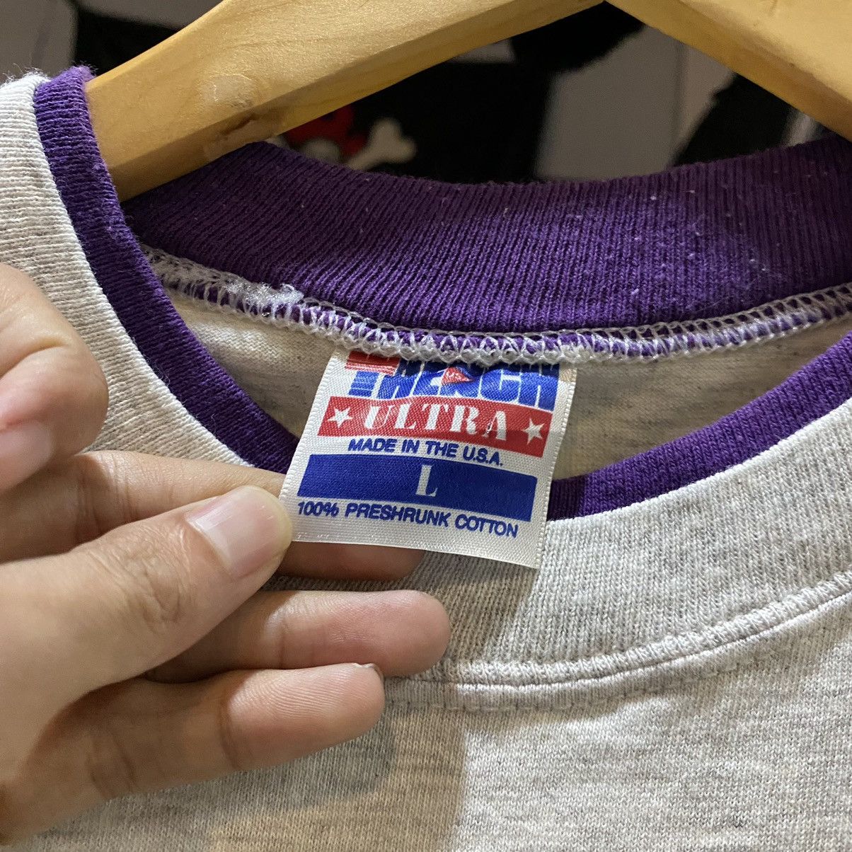 NBA Vintage L.A Lakers Big Logo Tshirt By Trench Size US L / EU 52-54 / 3 - 11 Thumbnail