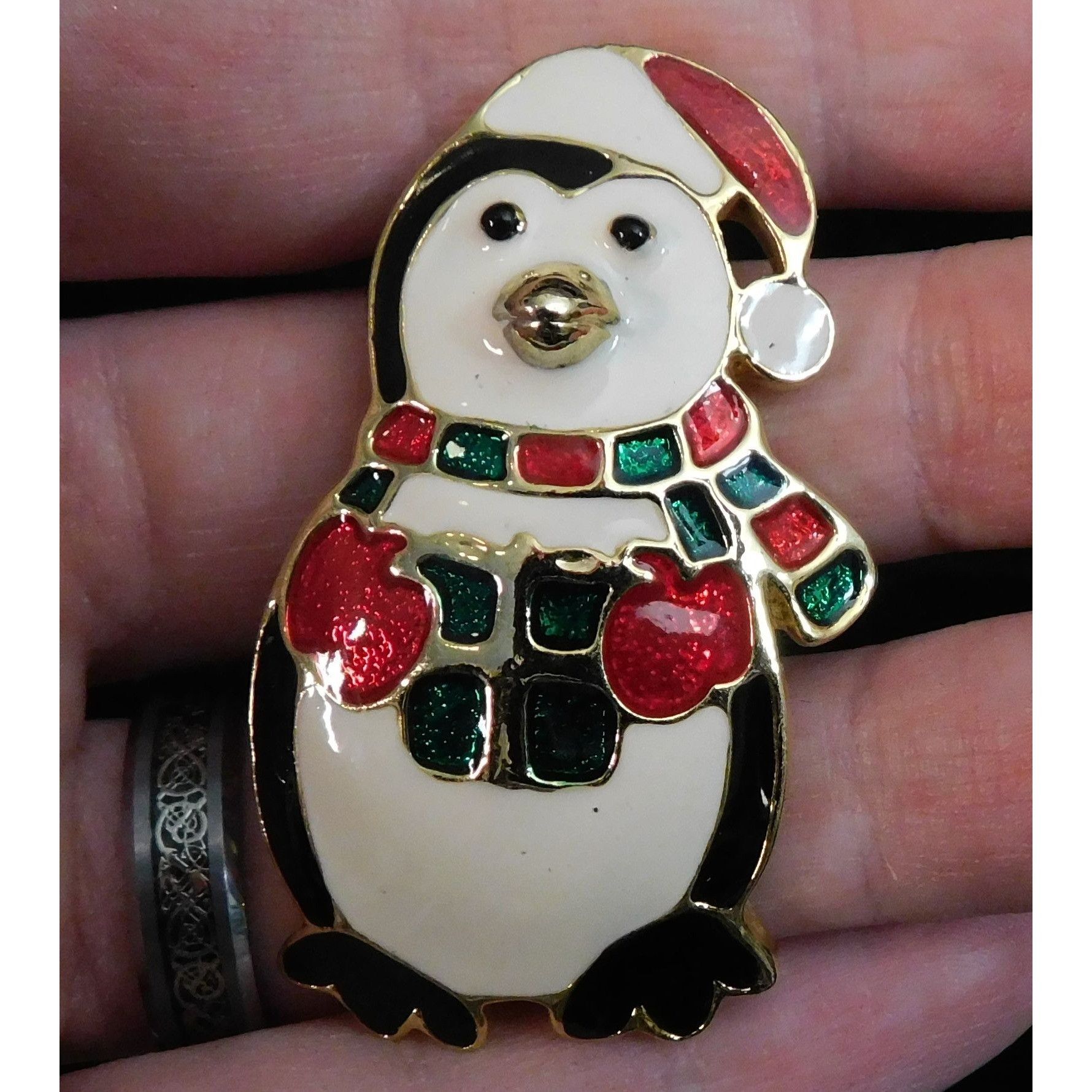 Other Vintage Christmas Penguin Holding Present Brooch Size ONE SIZE - 1 Thumbnail
