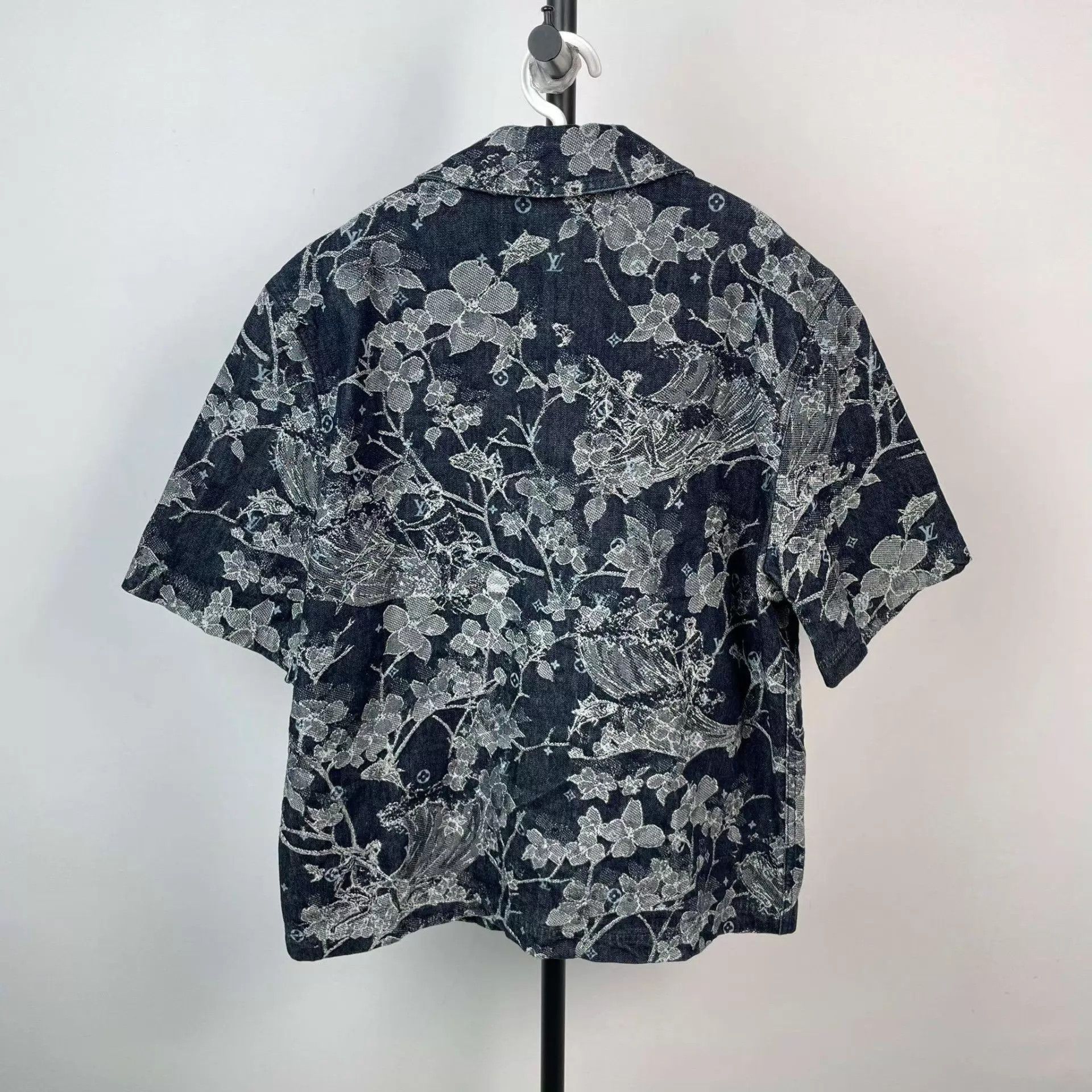 Louis Vuitton LV floral print denim short-sleeve shirt M indigo Size US M / EU 48-50 / 2 - 2 Thumbnail