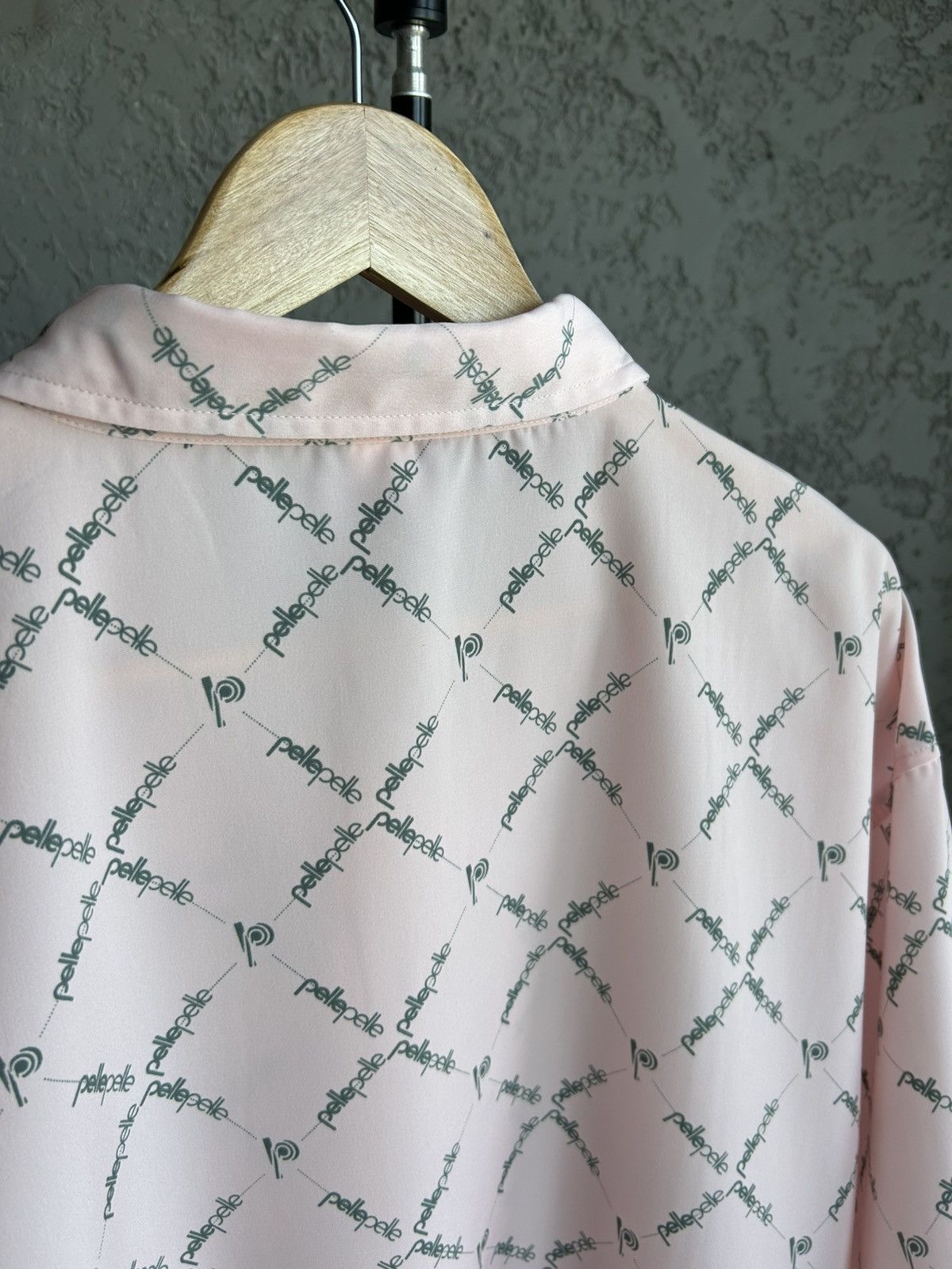 Pelle Pelle × Rap Tees × Vintage Pelle Pelle Vintage 90's man's printed pink shirt size XXL Size US XXL / EU 58 / 5 - 12 Thumbnail