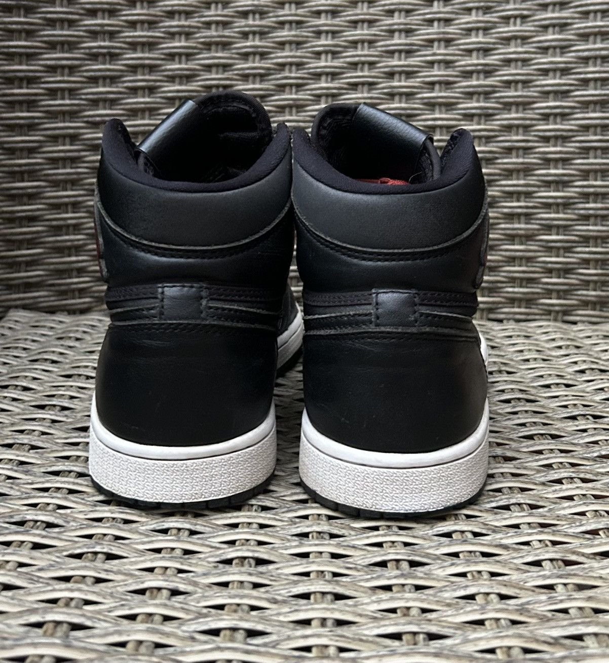 Jordan Brand × Nike Jordan 1 Retro High Black Satin Gym Red 555088-060 Size US 7 / EU 40 - 4 Thumbnail