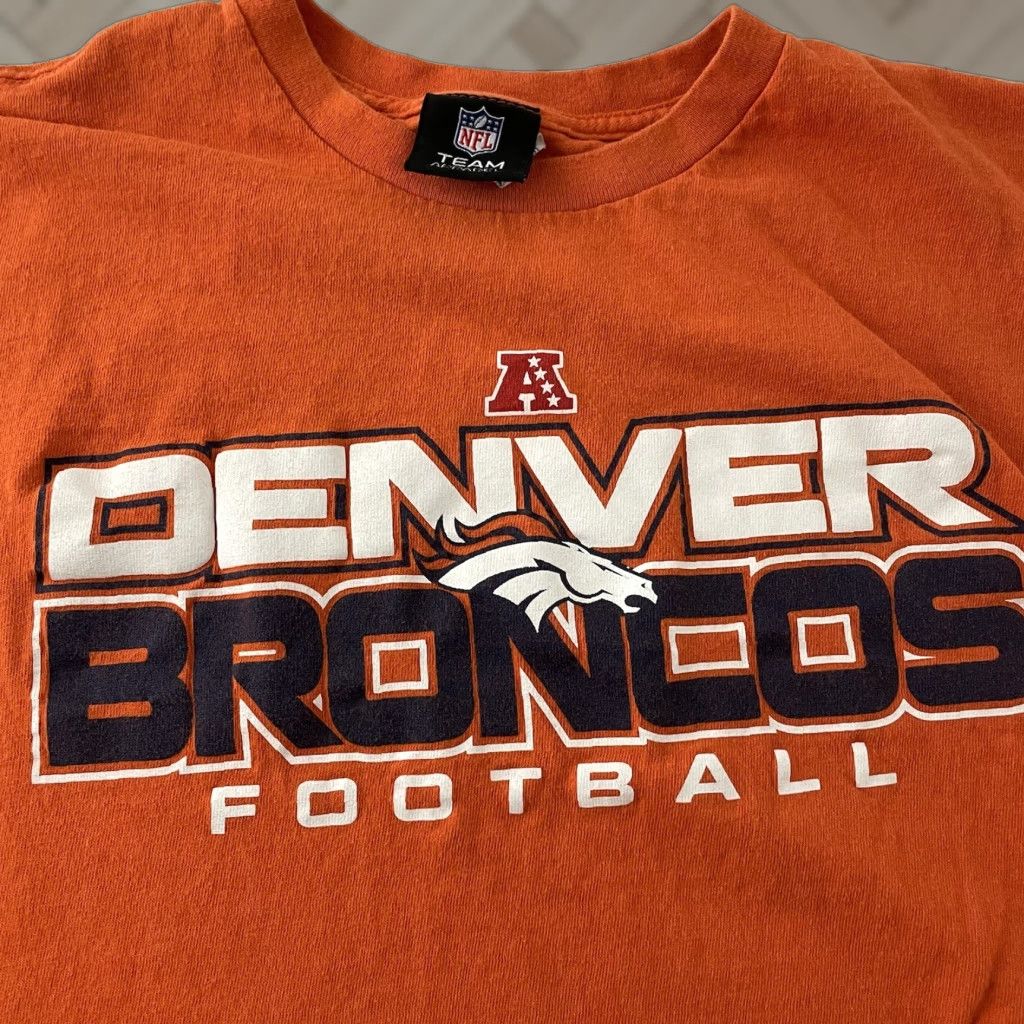 NFL NFL Denver Broncos T-Shirt Short Sleeve Men XL Orange Sports Shirt Mens Size US XL / EU 56 / 4 - 1 Thumbnail