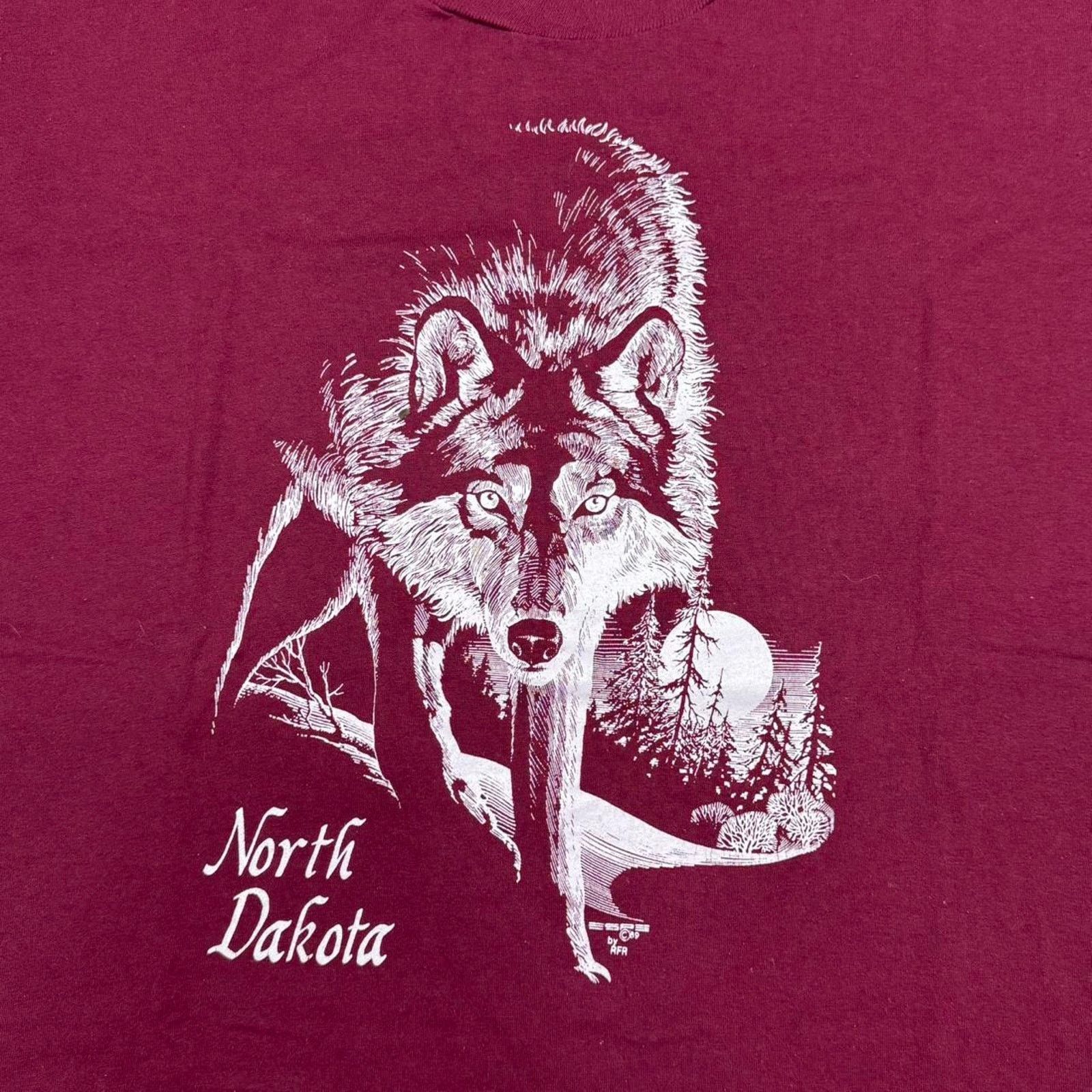 Jerzees × Vintage VINTAGE 90S SINGLE STITCH NORTH DAKOTA WOLF SOUVENIR TEE: Size US XL / EU 56 / 4 - 2 Thumbnail