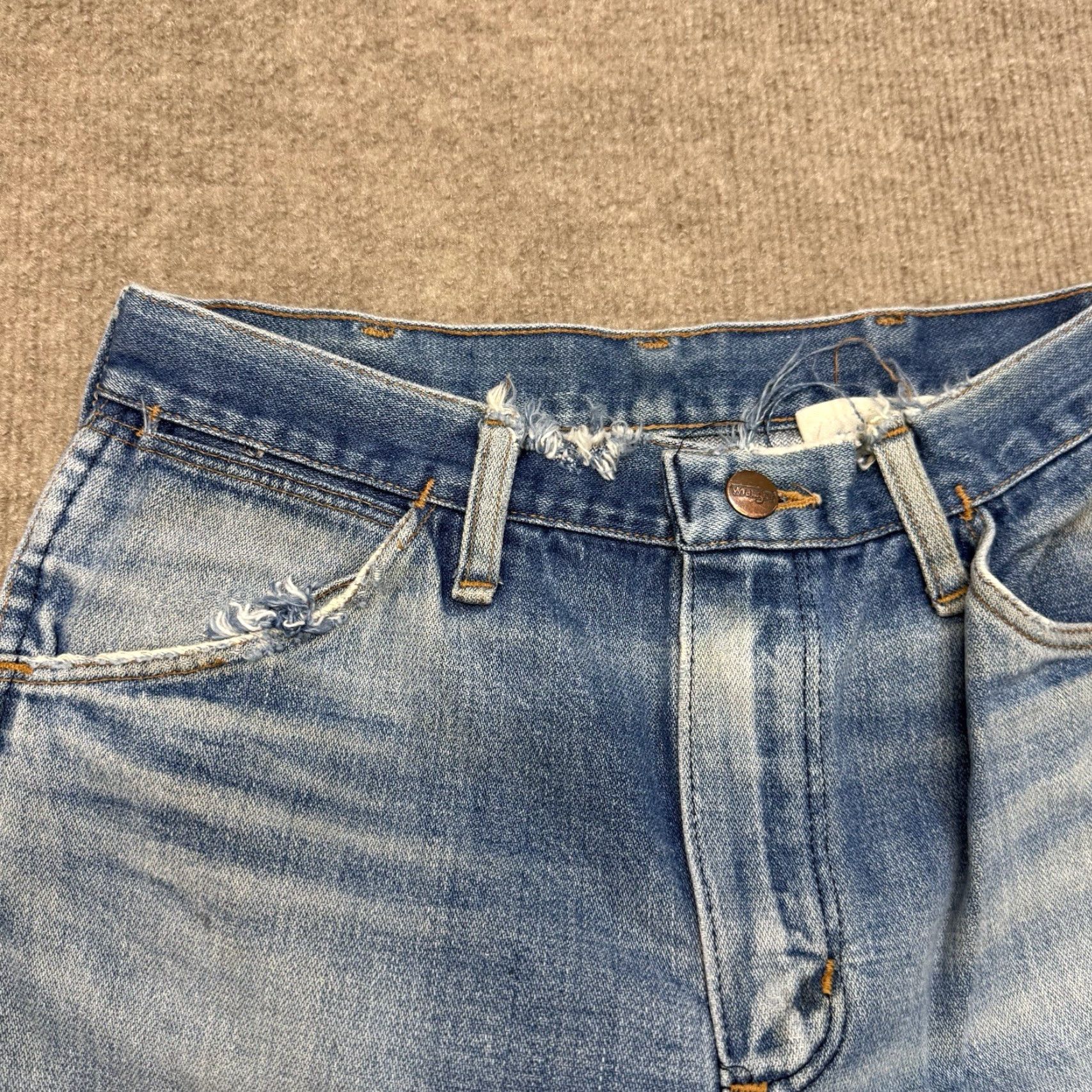 Wrangler VINTAGE Wrangler Jeans Mens 26x29 Denim USA Made Bell Bottom Flared 70s Distressed Pockets Wrangler Retro 945 Jeans Mens Jeans Blue 26x29 Size US 26 / EU 42 - 5 Thumbnail