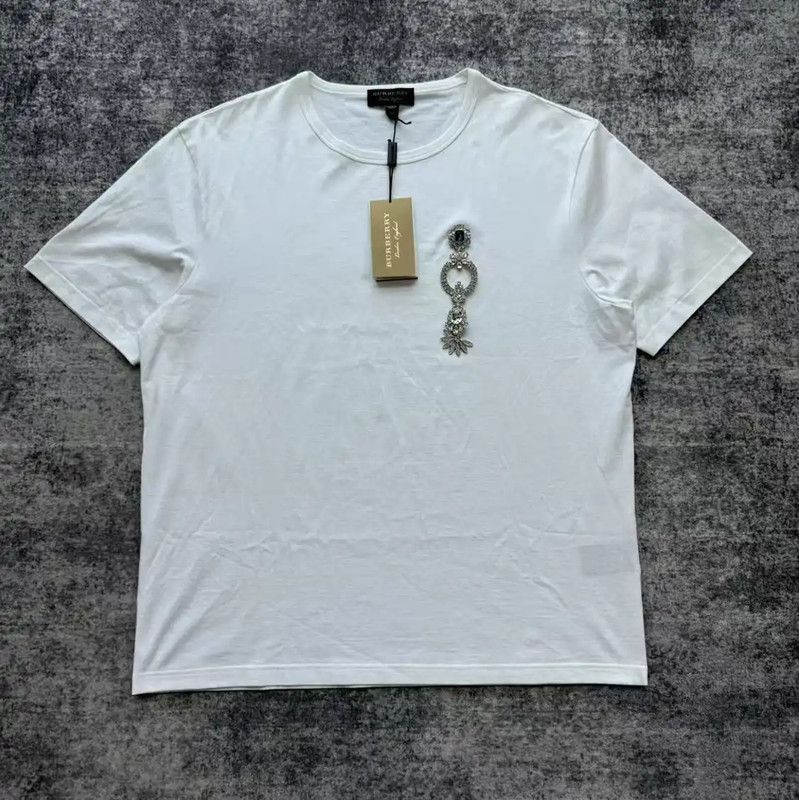 Burberry Burberry White Cotton T-Shirt with Brooch Detail Size M / US 6-8 / IT 42-44 - 1 Thumbnail
