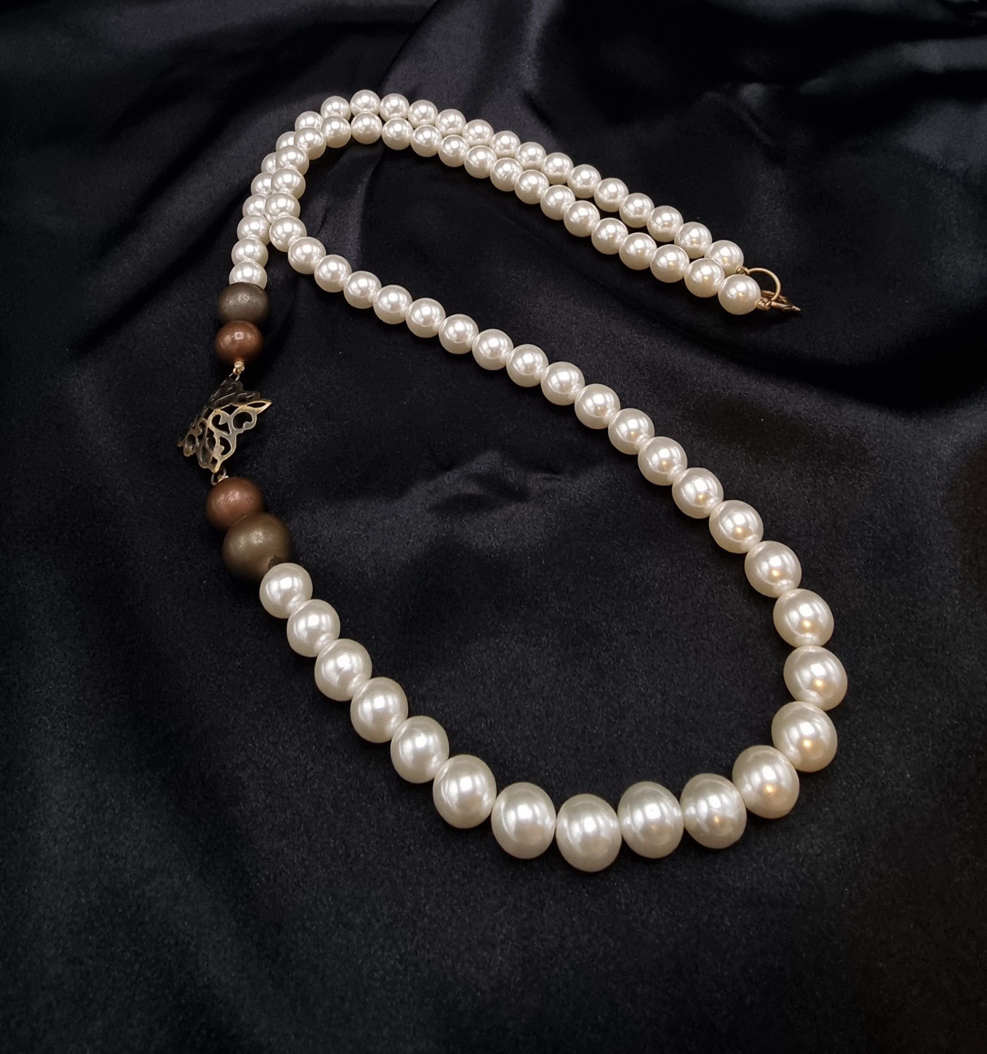 Vintage Vintage 1990s Faux Pearl Necklace With Bronze-Tone Beads Size ONE SIZE - 1 Thumbnail