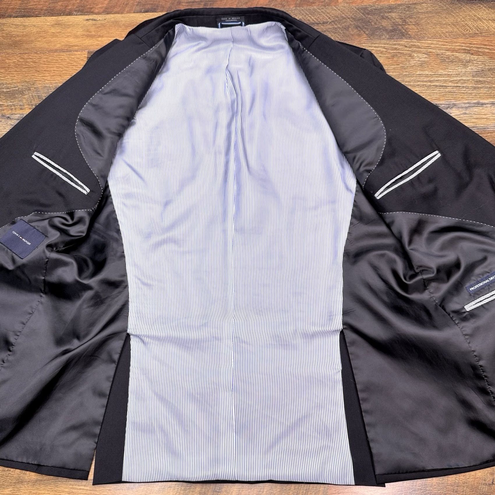 Tommy Hilfiger Tommy Hilfiger Suit Jacket 42R Black Blazer Wool Regular Mens Blazer 2-Button Notch Lapel, Double-Vented, Dry Clean Only, Solid, Vintage: No Size 42R - 3 Thumbnail