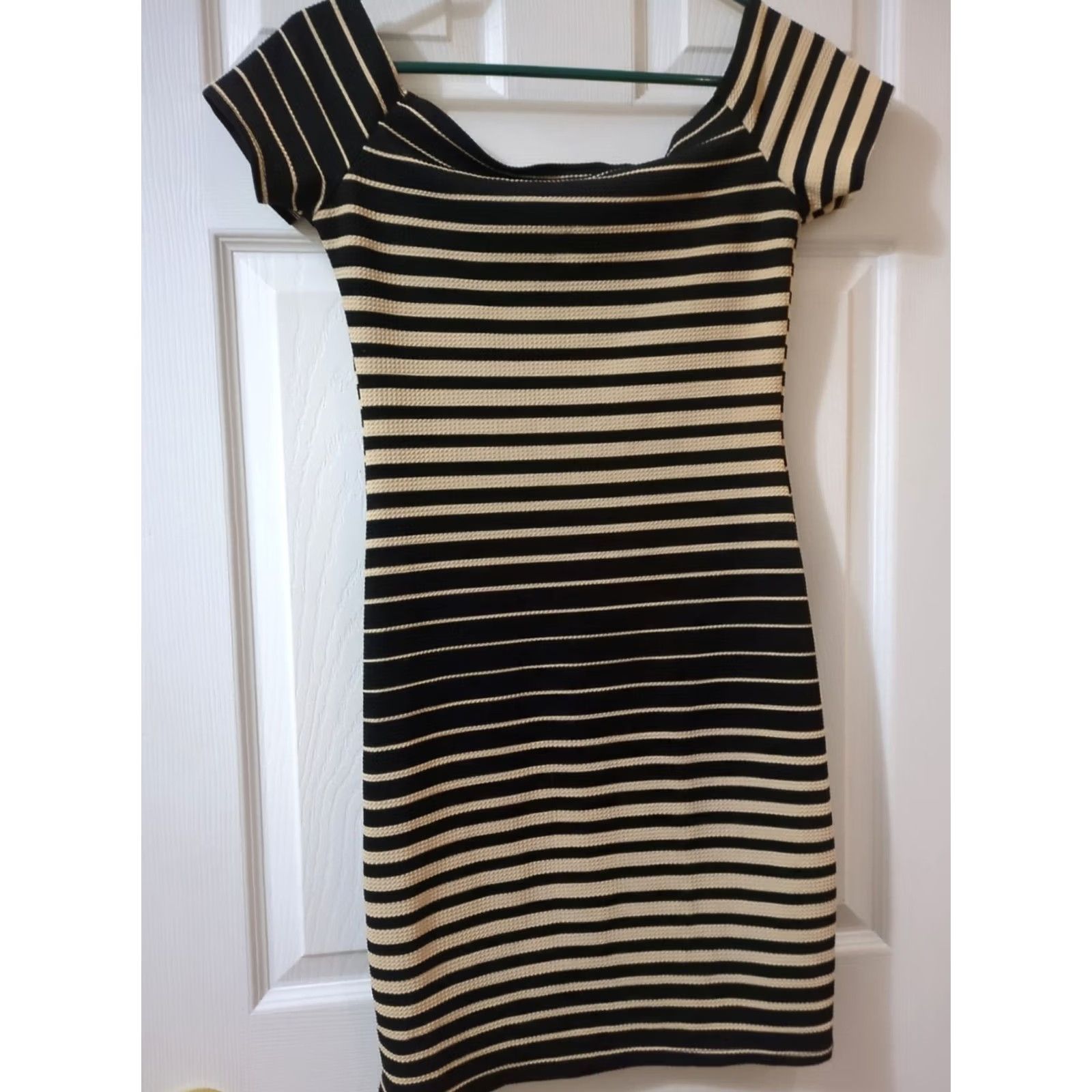 Vintage Star Brat Dress Off Shoulder Body Con Striped Midi Size M Black Tan Womens Short Sleeves Stretch Casual Summer Stars Pattern Size M / US 6-8 / IT 42-44 - 4 Thumbnail