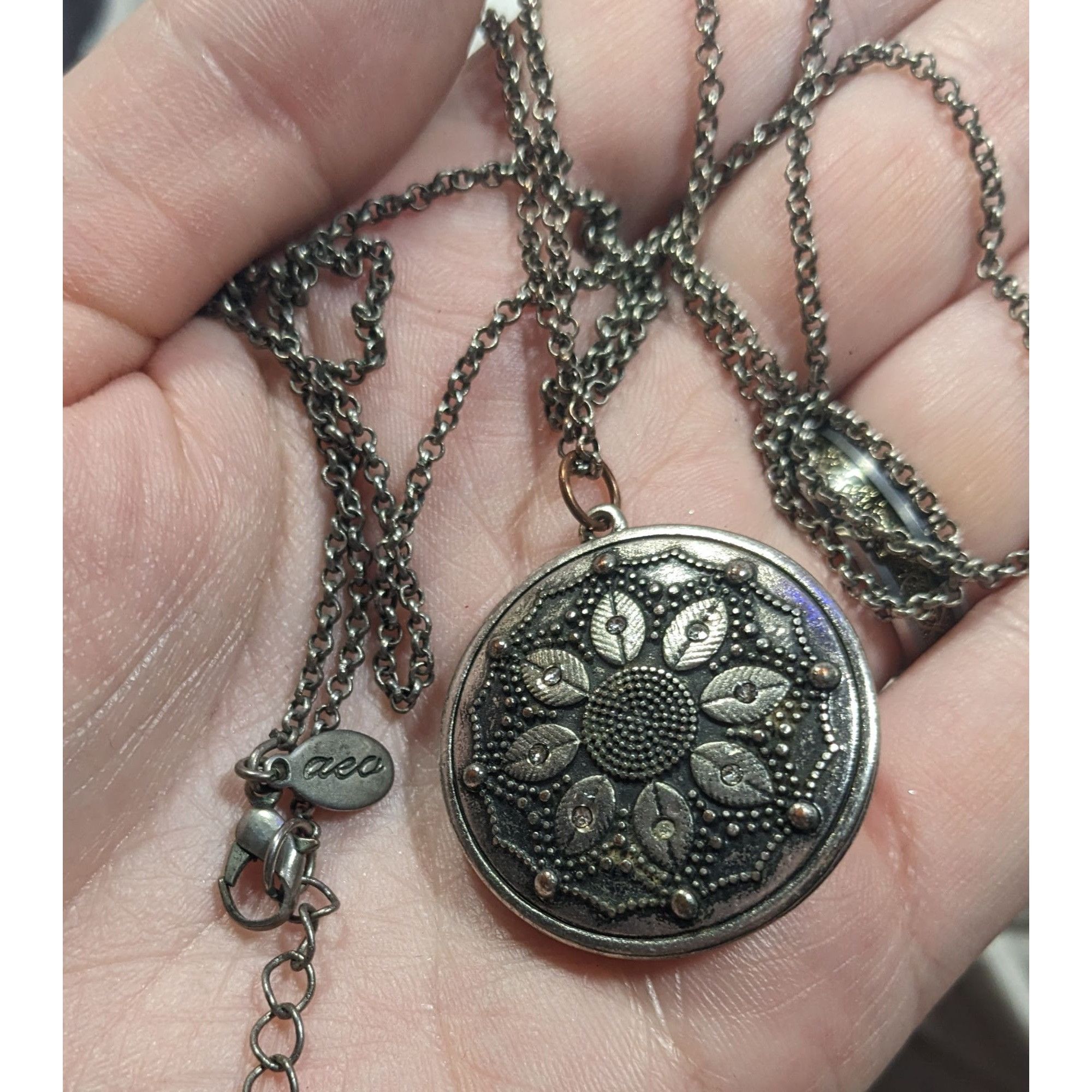 American Eagle Outfitters Bohemian Vintage Y2K AEO Floral Engraved Silver Tone Pendant Size ONE SIZE - 4 Thumbnail
