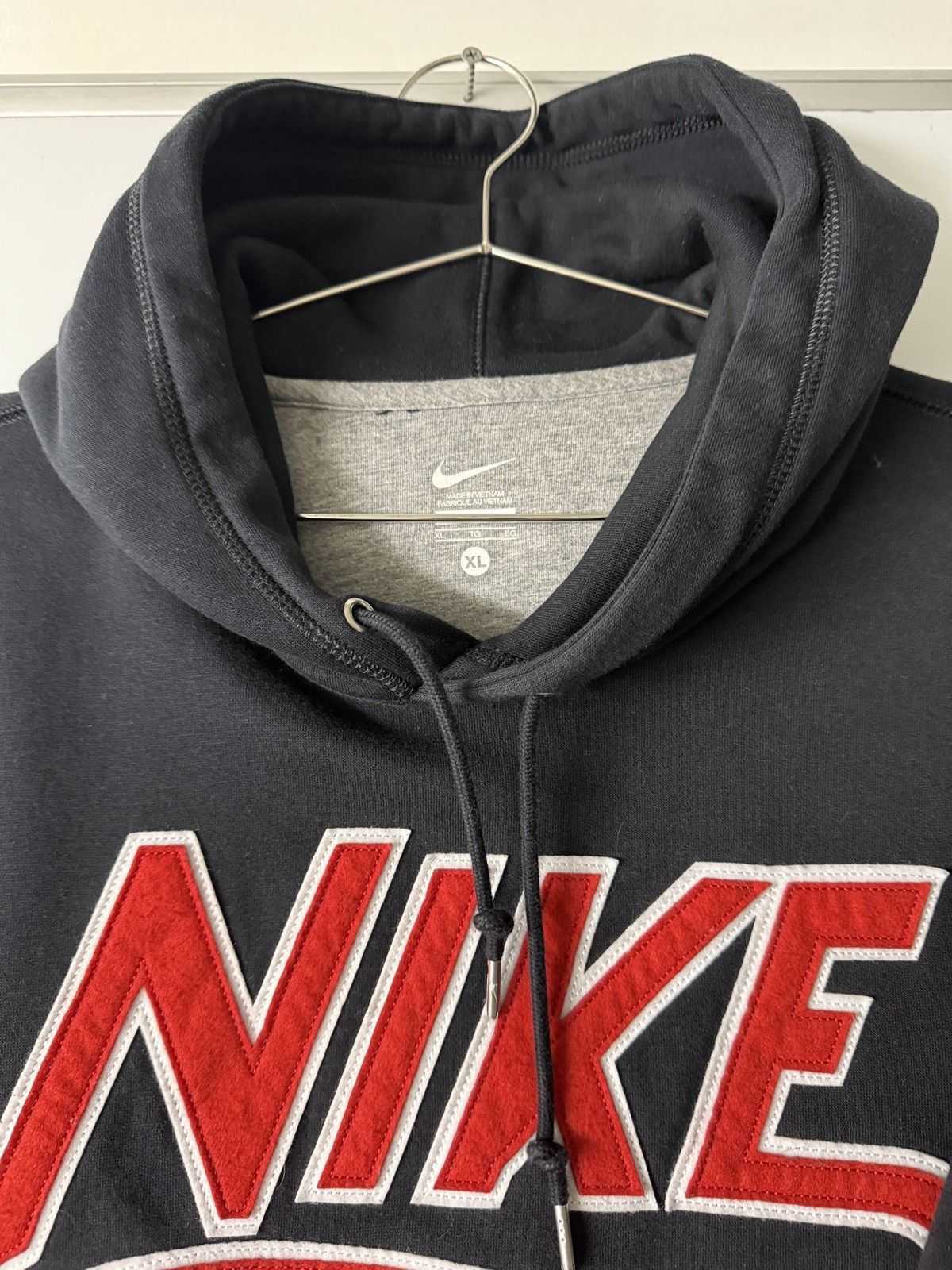 Nike Nike Men's Black Hoodie with Red Logo Size US XL / EU 56 / 4 - 5 Thumbnail