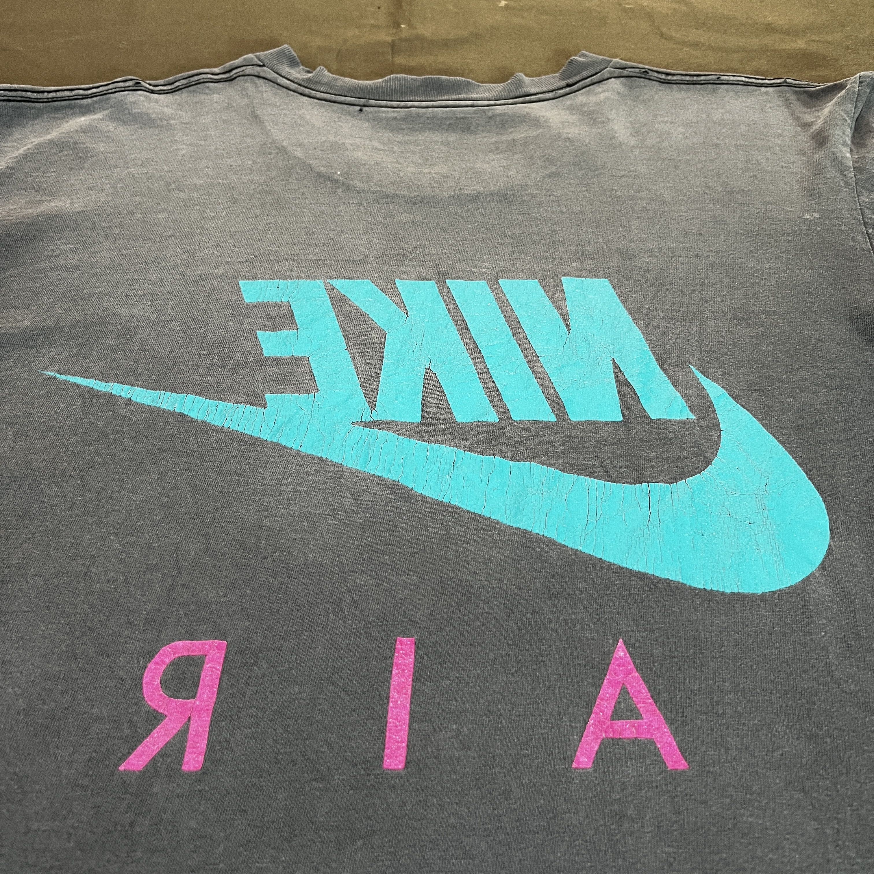 Nike Vintage 90s Nike Air Big Logo Tee Faded Size US M / EU 48-50 / 2 - 13 Thumbnail