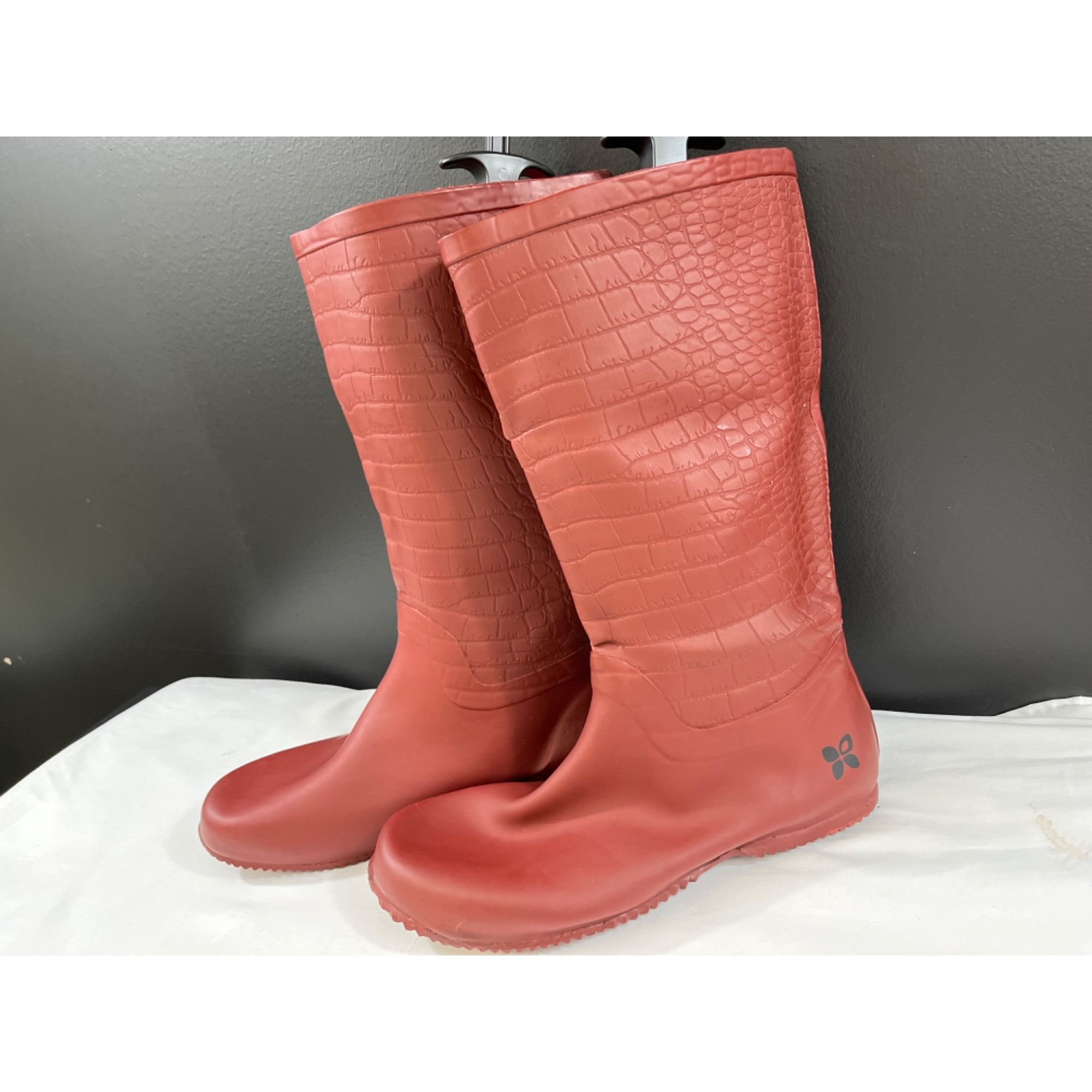 Other Butterfly Twist Women's Burgundy Shoes/Rain Boots Size 41/9. Size US 9.5 / IT 39.5 - 5 Thumbnail