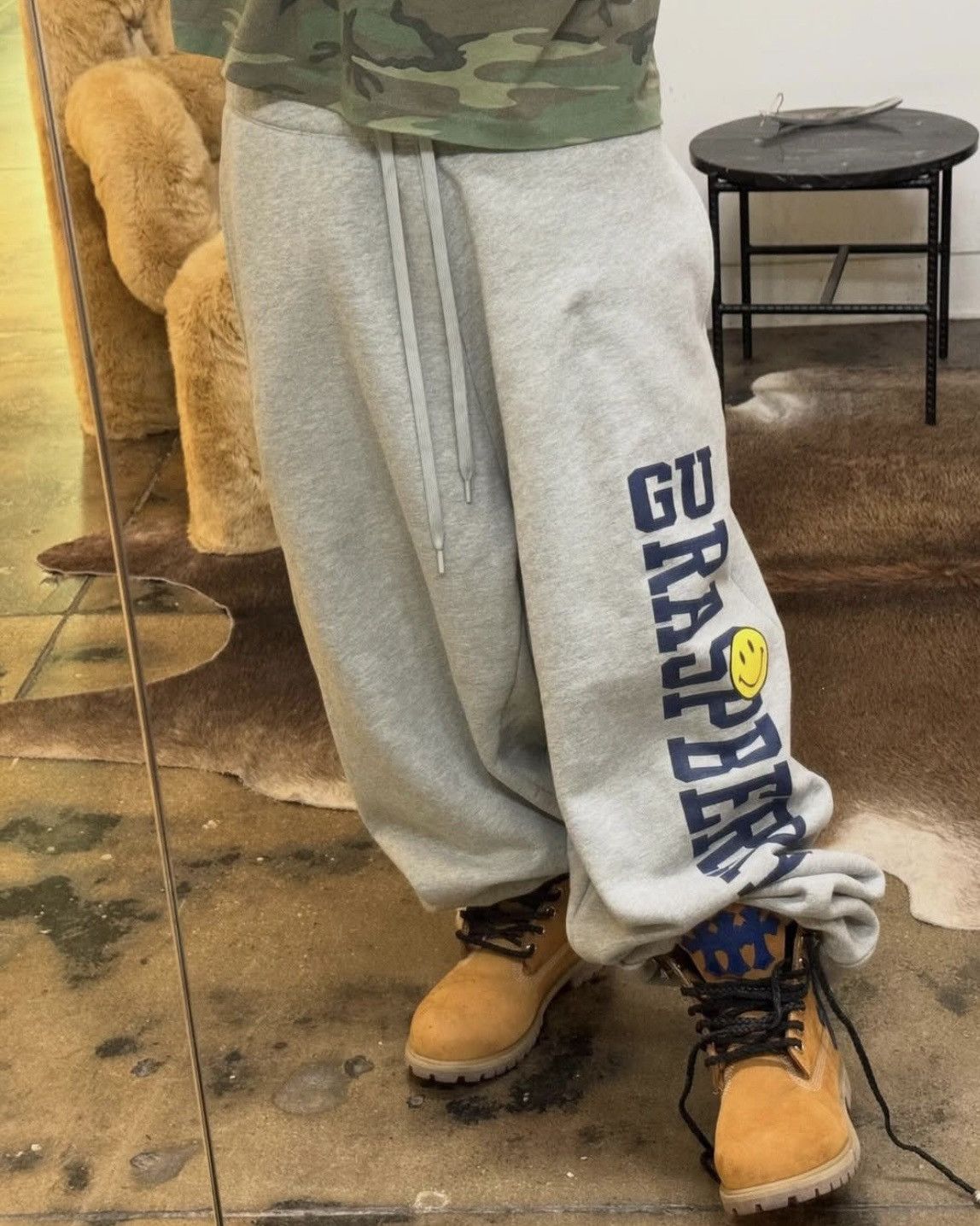 The GV Gallery GV x GU Jim Class Sweats Size US 30 / EU 46 - 7 Thumbnail