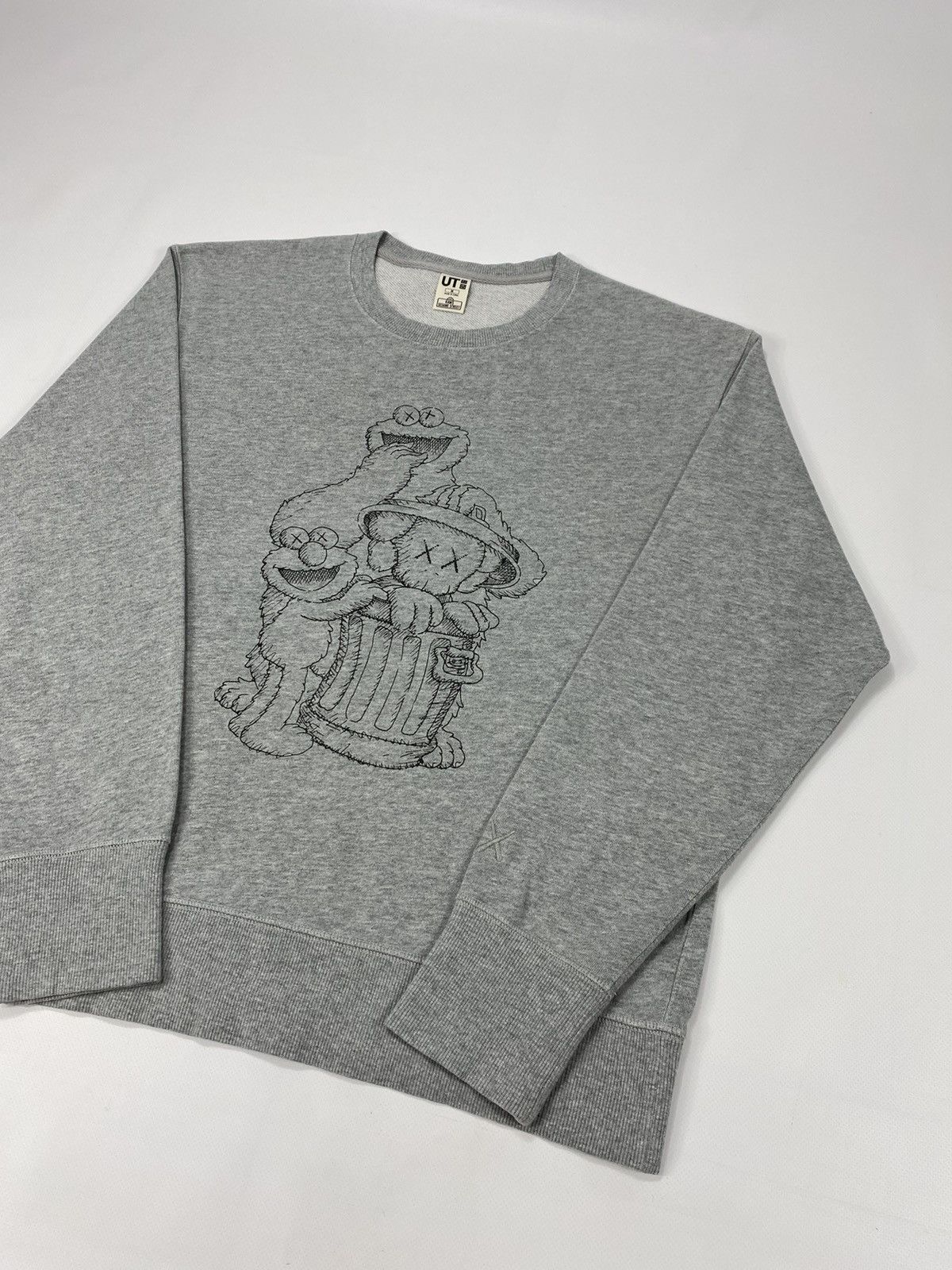 Kaws × Uniqlo 🔥LASTDROP🔥 Kaws Sesame Street Uniqlo Iconic Logo Sweatshirt Size US M / EU 48-50 / 2 - 3 Thumbnail