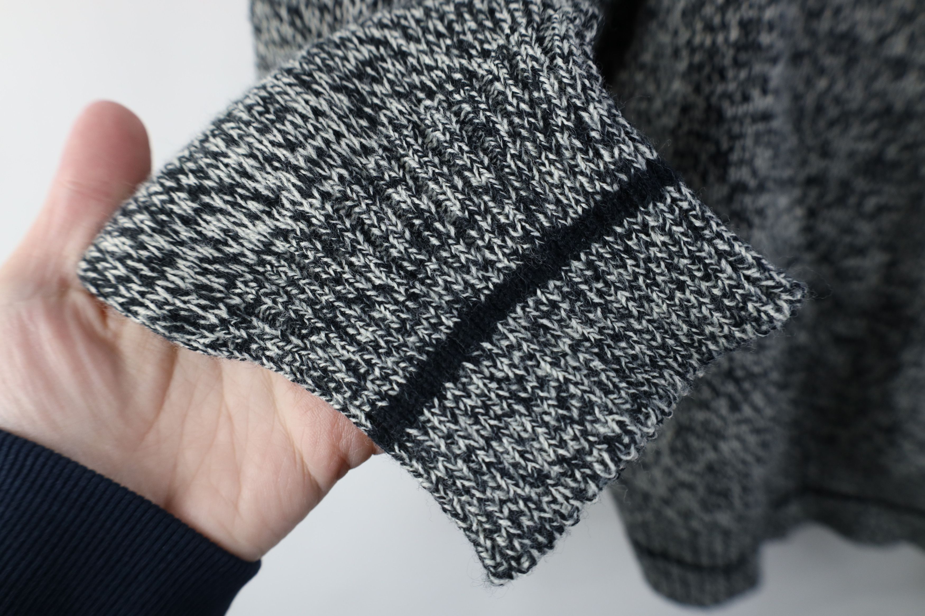 Vintage Vintage 90s Dapper Trim Geometric Knit V-Neck Sweater Size US S / EU 44-46 / 1 - 6 Thumbnail