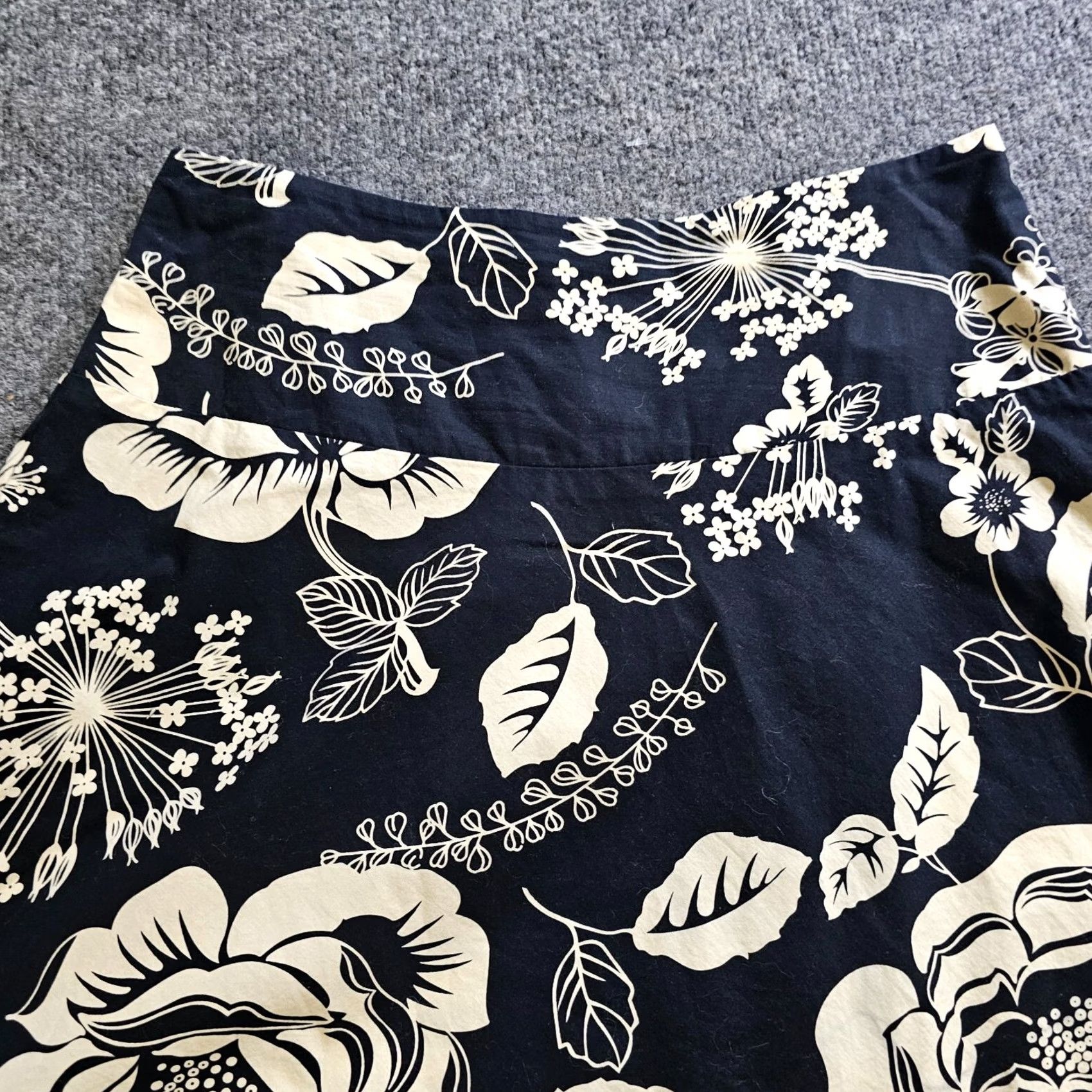 Old Navy VINTAGE Old Navy Skirt Womens 0 Black Floral A-Line 90s Y2K Casual Career Size 25" / US 0 / IT 36 - 2 Thumbnail