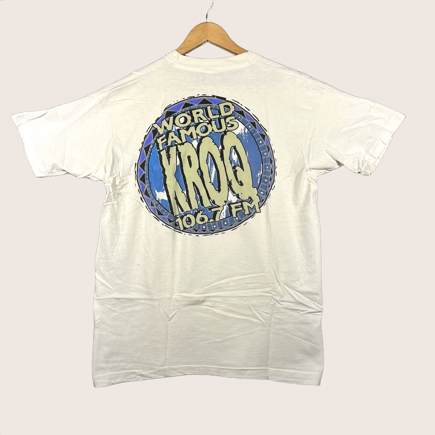 Vintage VINTAGE 90s KROQ 106.7 FM T-Shirt Large White USA Crew Neck Short Sleeve Men Size US L / EU 52-54 / 3 - 1 Thumbnail