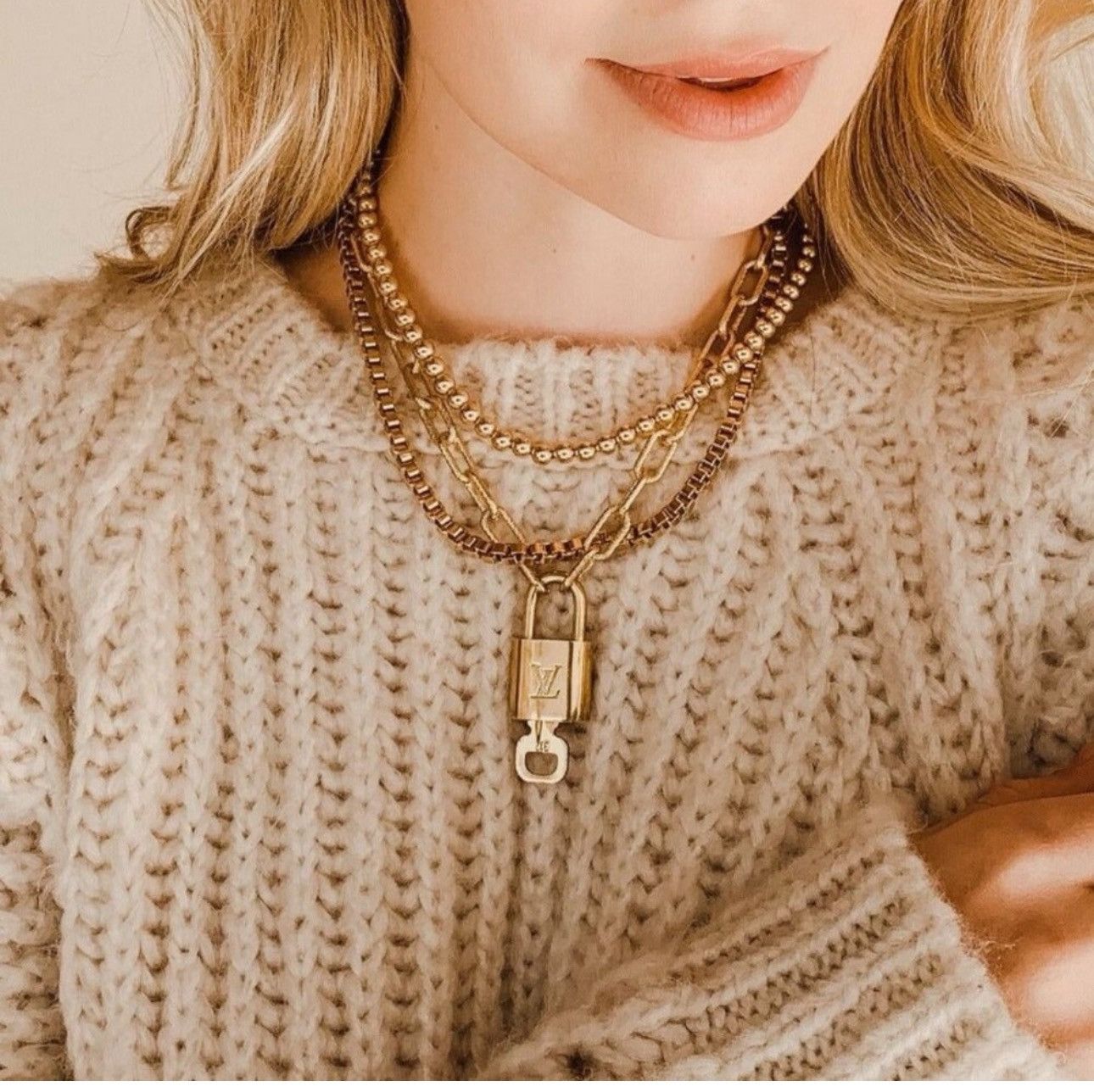 Louis Vuitton Louis Vuitton Lock n key with a Generic Chain Size ONE SIZE - 1 Thumbnail