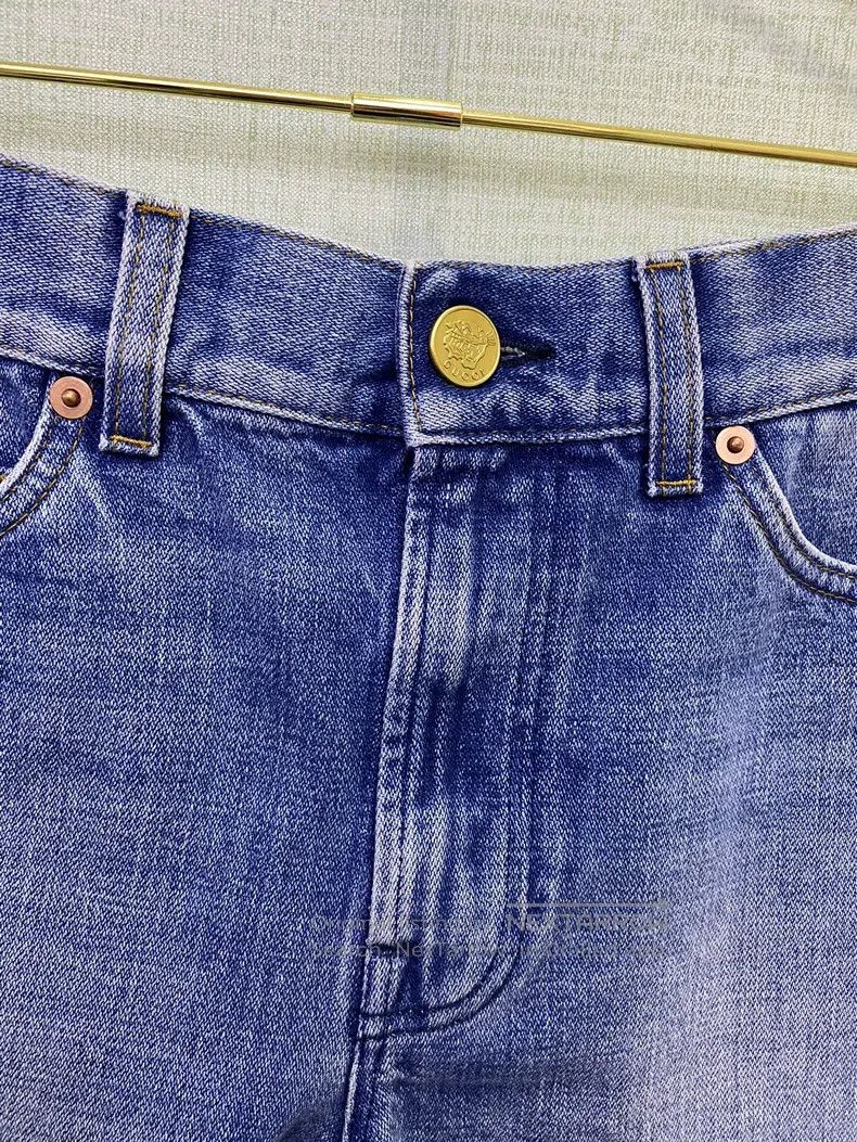 Gucci Gucci Denim strawberry embroidered shorts Size 27" / US 4 / IT 40 - 5 Thumbnail