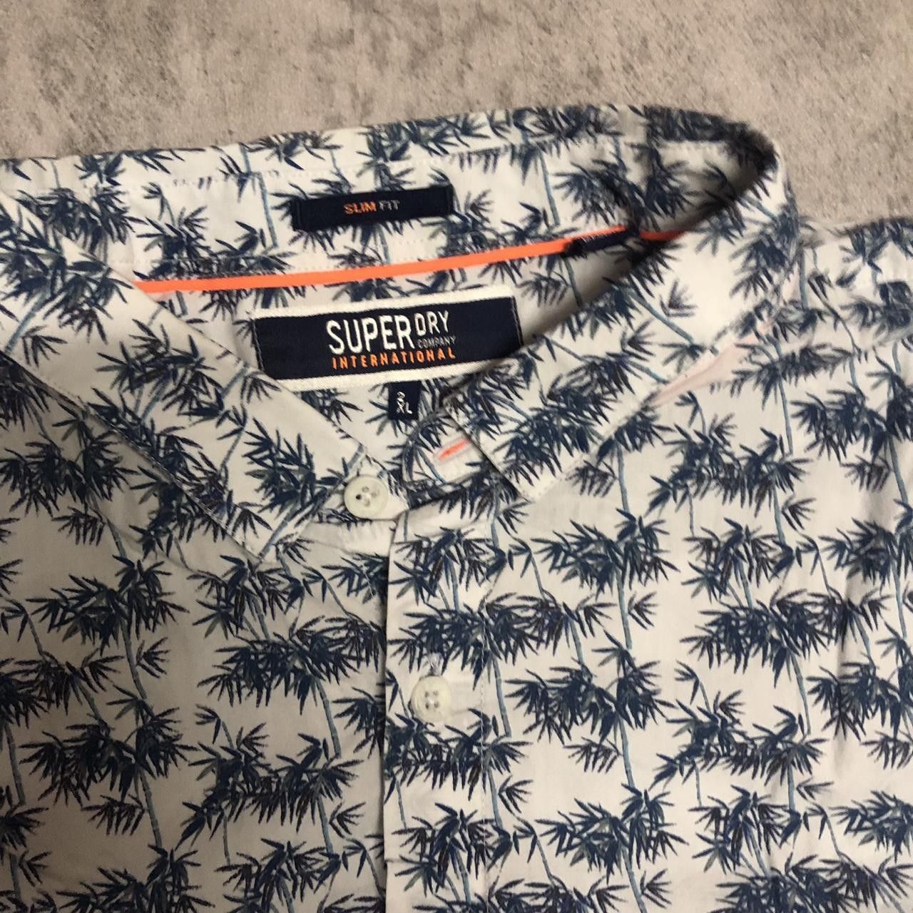 Superdry Navy and white Superdry short sleeve shirt Size US S / EU 44-46 / 1 - 3 Thumbnail