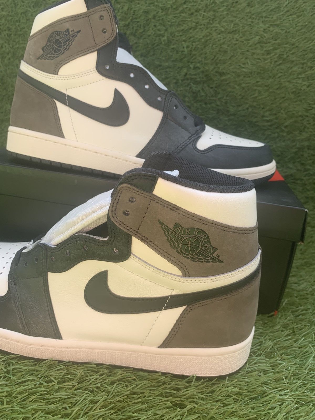 Jordan Brand Air Jordan 1 Mocha Size US 10 / EU 43 - 3 Thumbnail