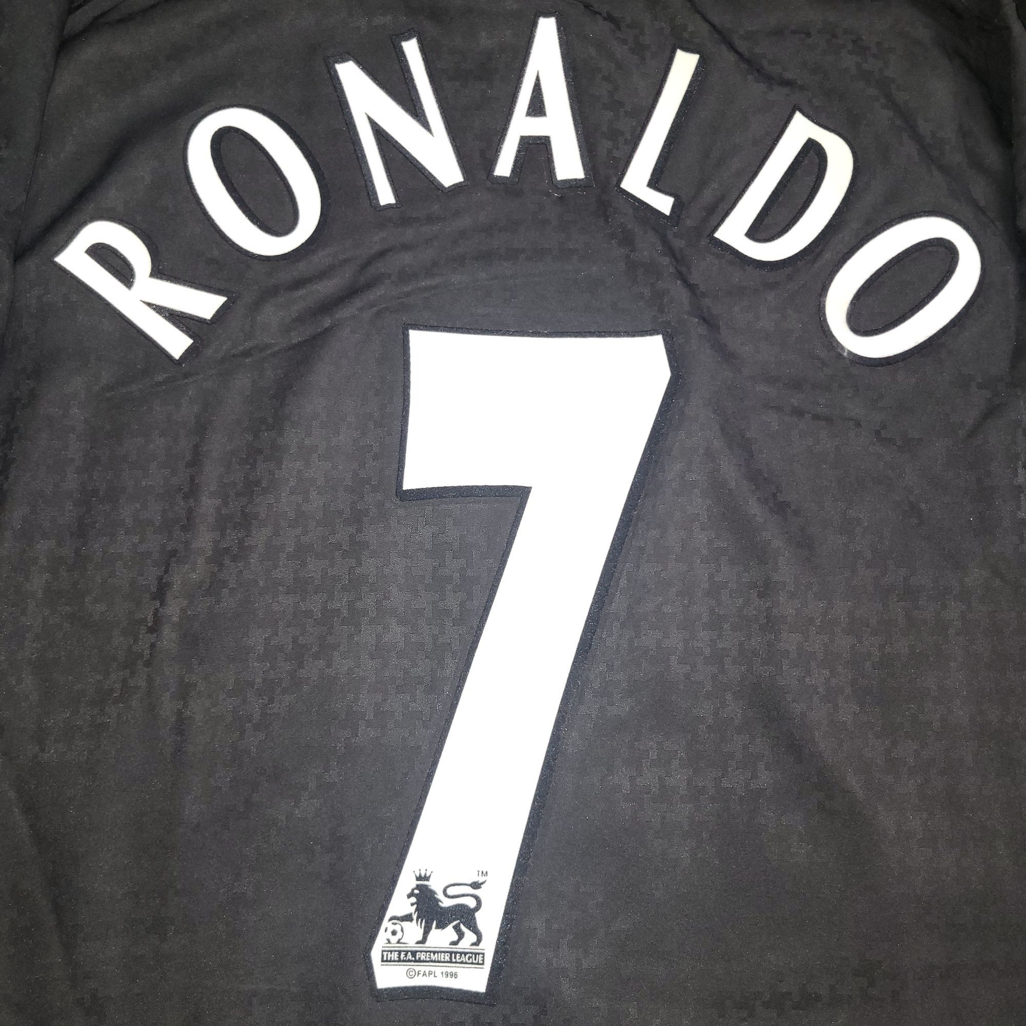 Nike Ronaldo Manchester United 2004 2005 Away Soccer Jersey L Size US L / EU 52-54 / 3 - 4 Thumbnail