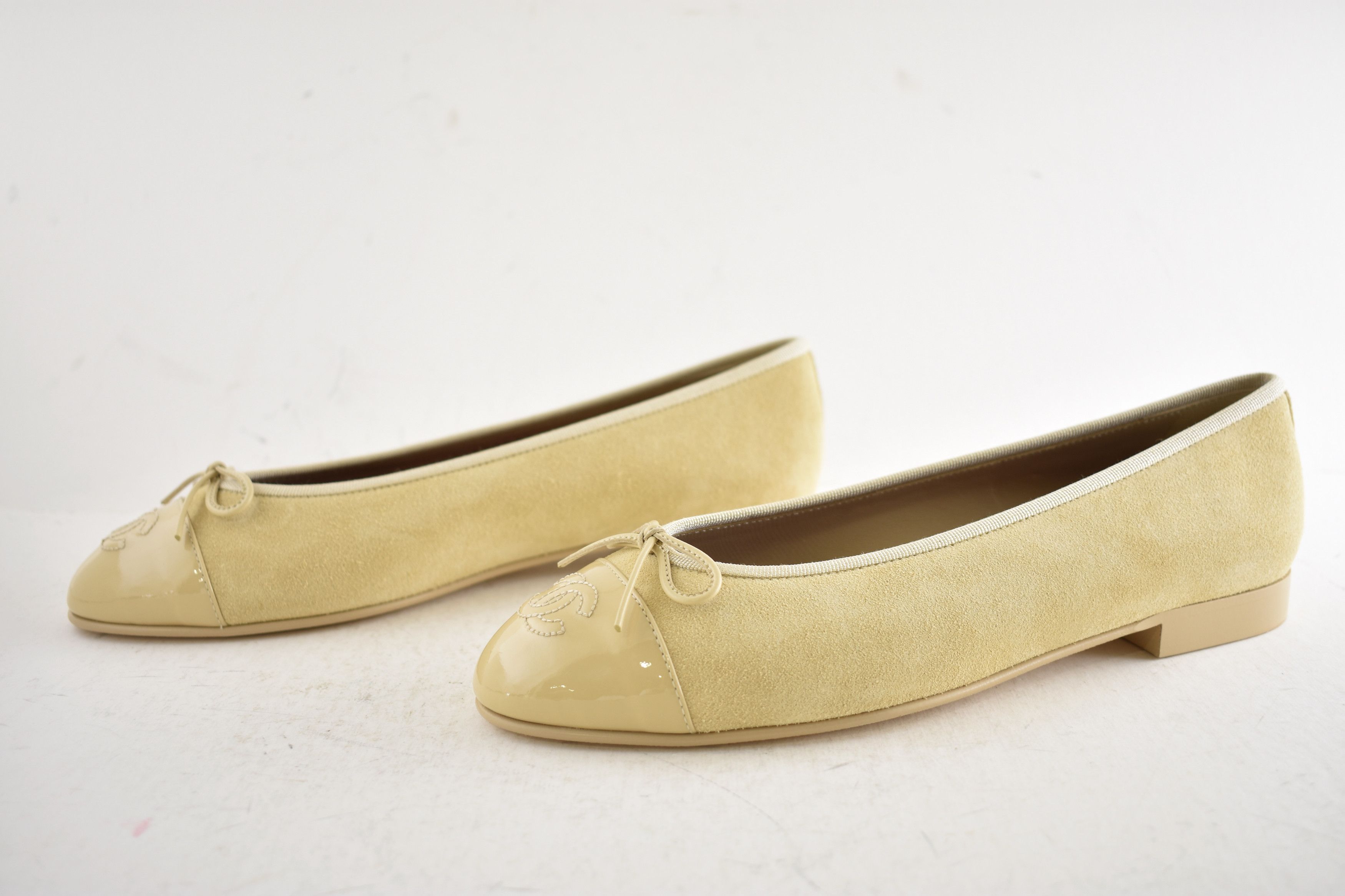 Chanel 26A Suede Patent CC Logo Bow Tie Ballet Ballerina Flat 38 Size US 8 / IT 38 - 16 Thumbnail