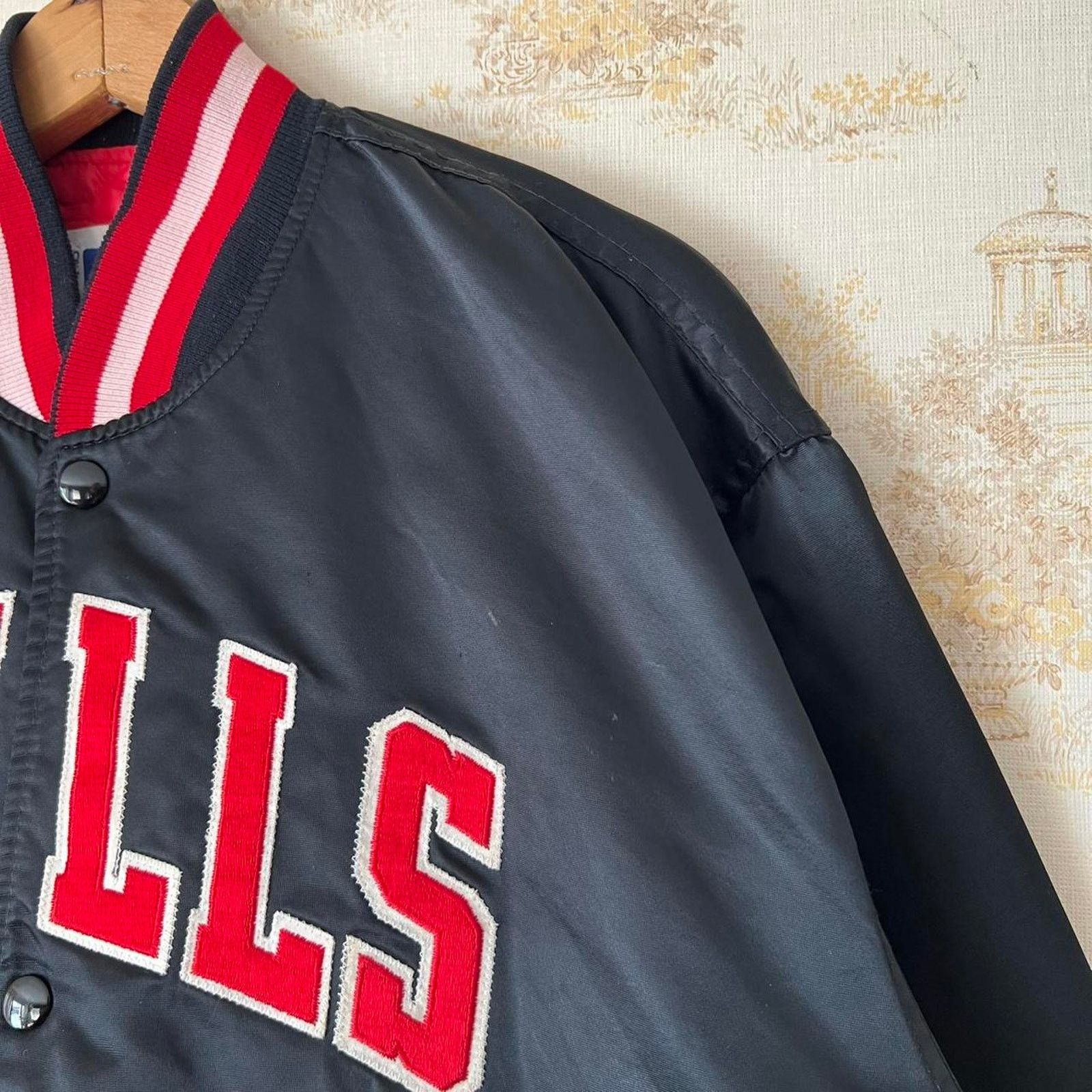 Starter Vintage 80s Chicago Bulls Starter Satin Jacket | Size XL Size US XL / EU 56 / 4 - 4 Thumbnail