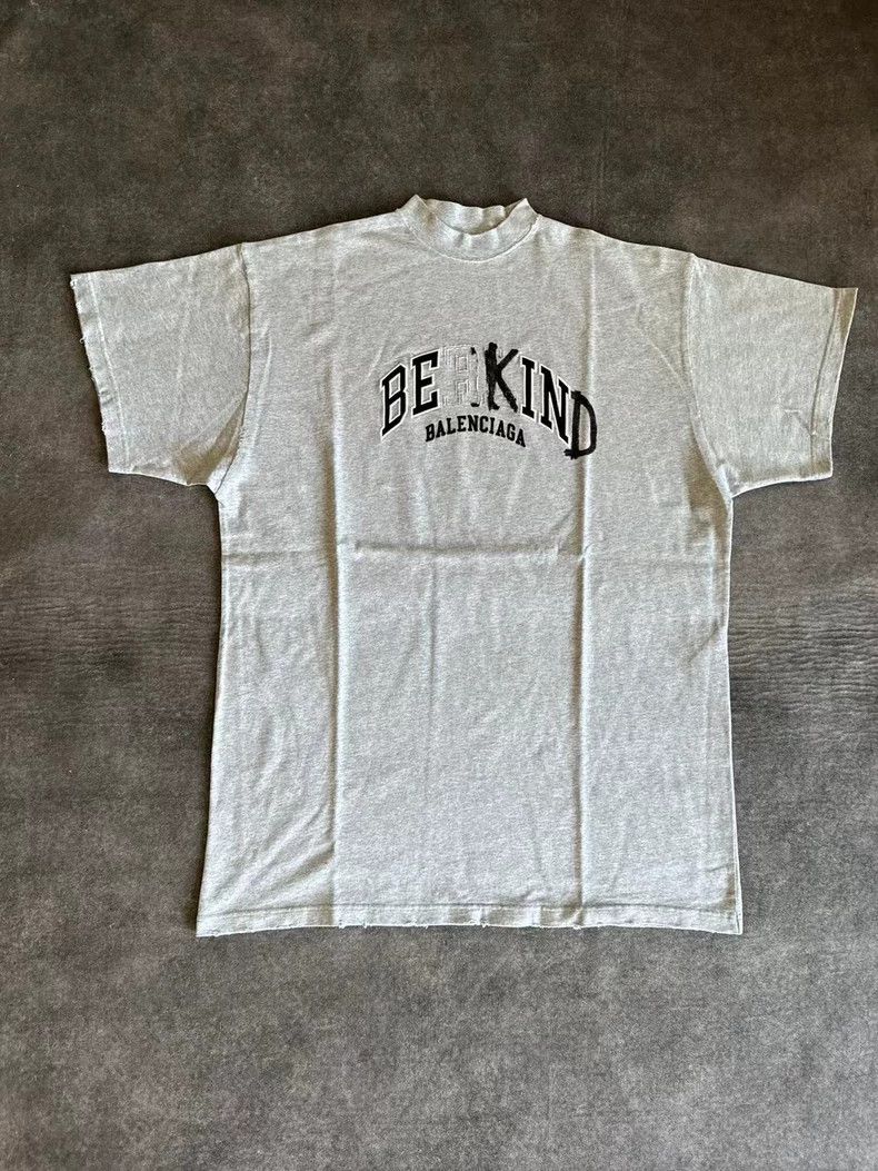 Balenciaga Balenciaga Grey Be Kind patch to make old short sleeves Size US S / EU 44-46 / 1 - 1 Thumbnail