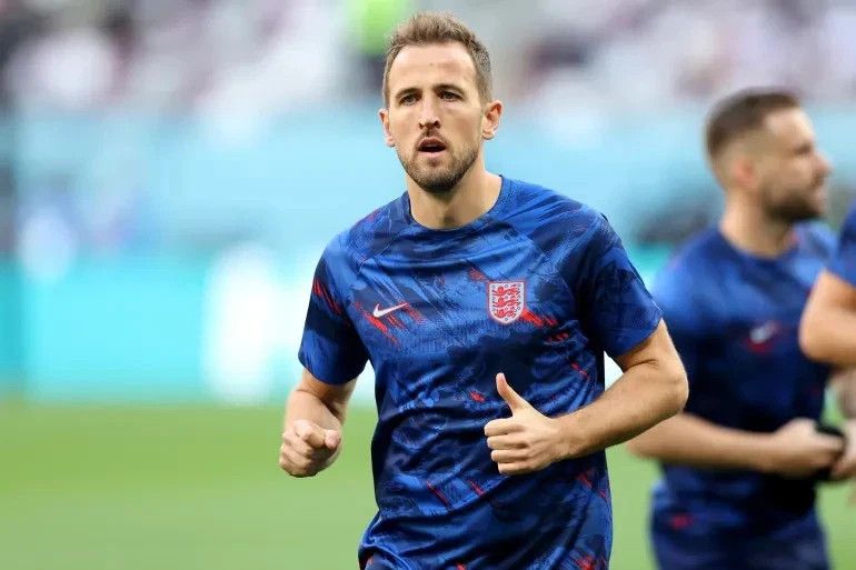 Nike ENGLAND 2022 2023 PRE-MATCH FOOTBALL SHIRT SOCCER JERSEY Size US M / EU 48-50 / 2 - 9 Thumbnail