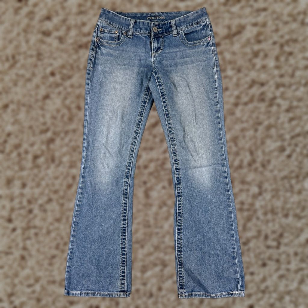 Vintage Maurices Jeans Women Bootcut Denim Blue Light Wash 3 Low Rise 30 Inseam 5-Pocket Embroidered Rhinestone Size 26" / US 2 / IT 38 - 1 Thumbnail