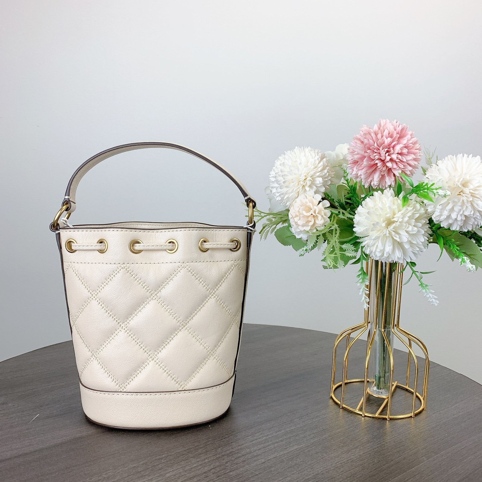 Tory Burch TORY BURCH 148249 WILLA MINI LEATHER QUILTED BUCKET Size ONE SIZE - 6 Thumbnail