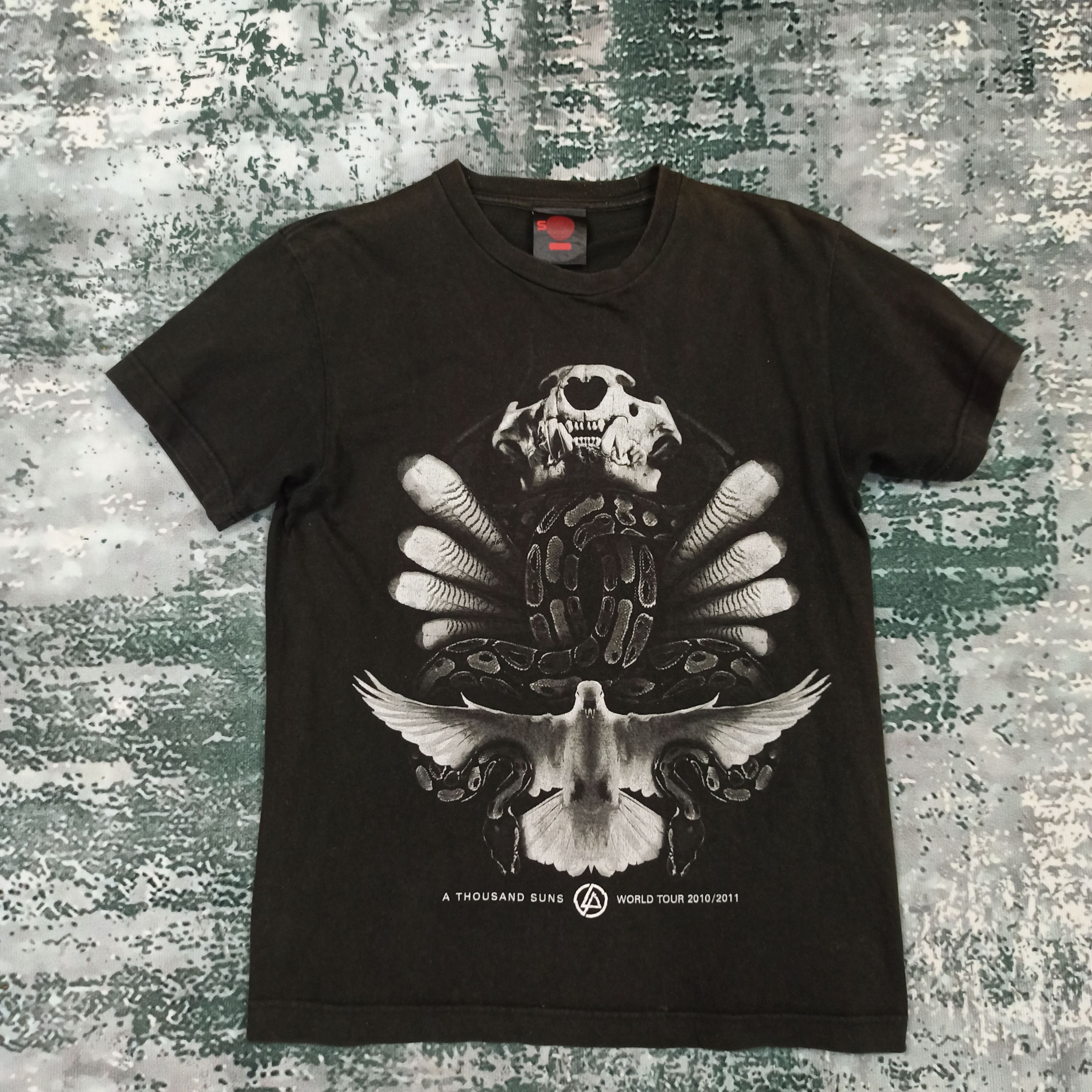 Band Tees Vintage Linkin Park SUN FADED Colour Promo Tshirt Size US S / EU 44-46 / 1 - 1 Thumbnail
