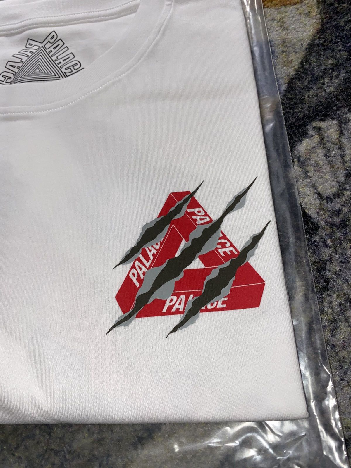 Palace Palace Ripped Tri Ferg T-Shirt Size US XXL / EU 58 / 5 - 3 Thumbnail