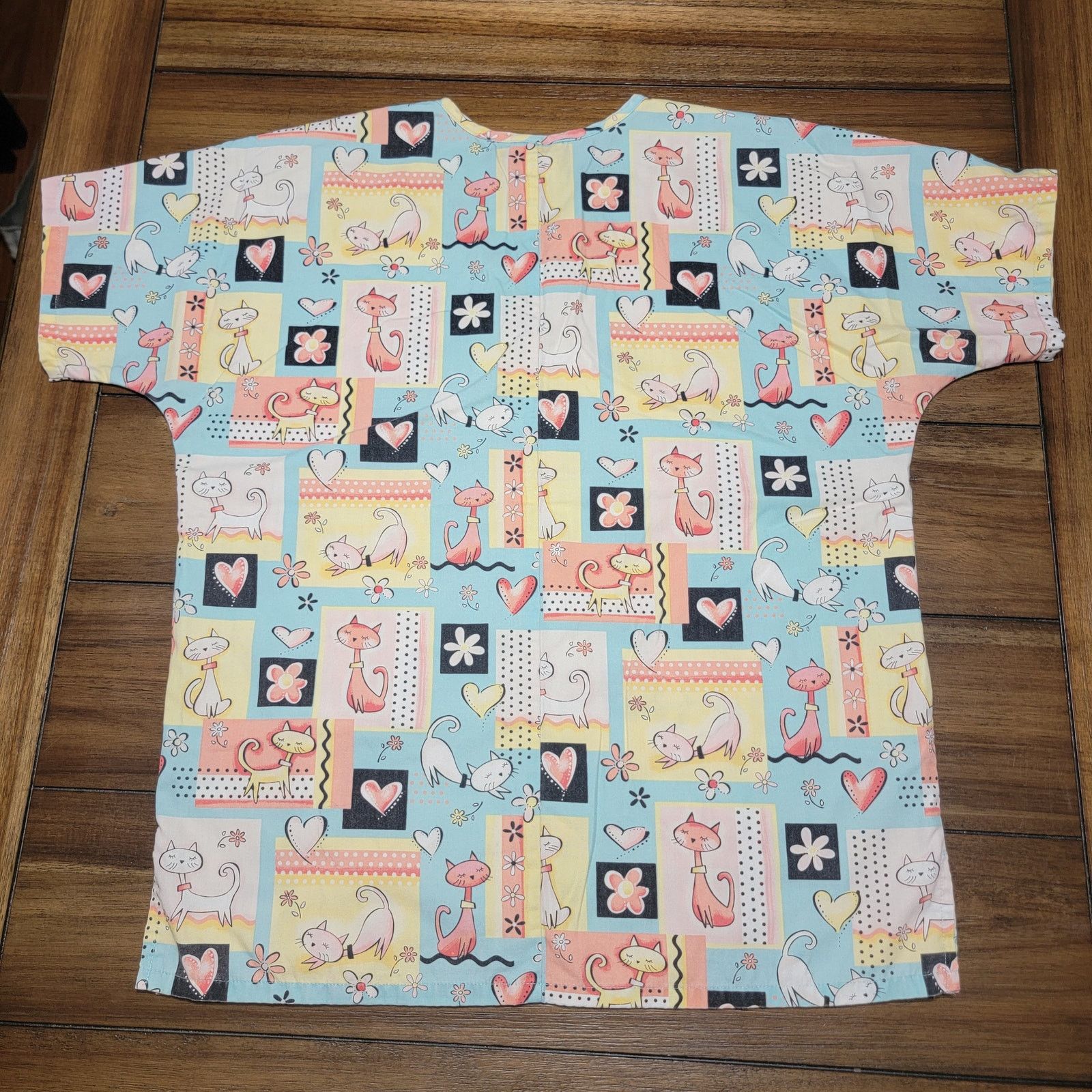 Other Cats & Hearts Scrub Top (High Quality Basic Scrubs) - Small Size S / US 4 / IT 40 - 3 Thumbnail