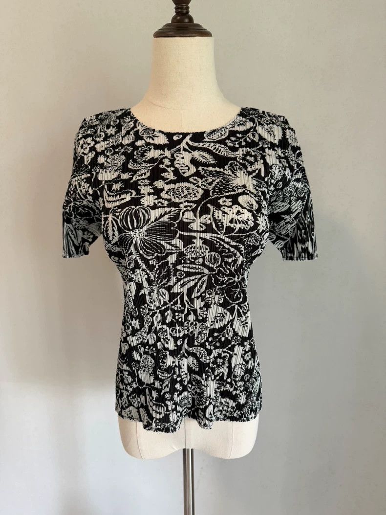 Issey Miyake Issey Miyake size:3 A black and grey plant and floral top Size XS / US 0-2 / IT 36-38 - 2 Thumbnail