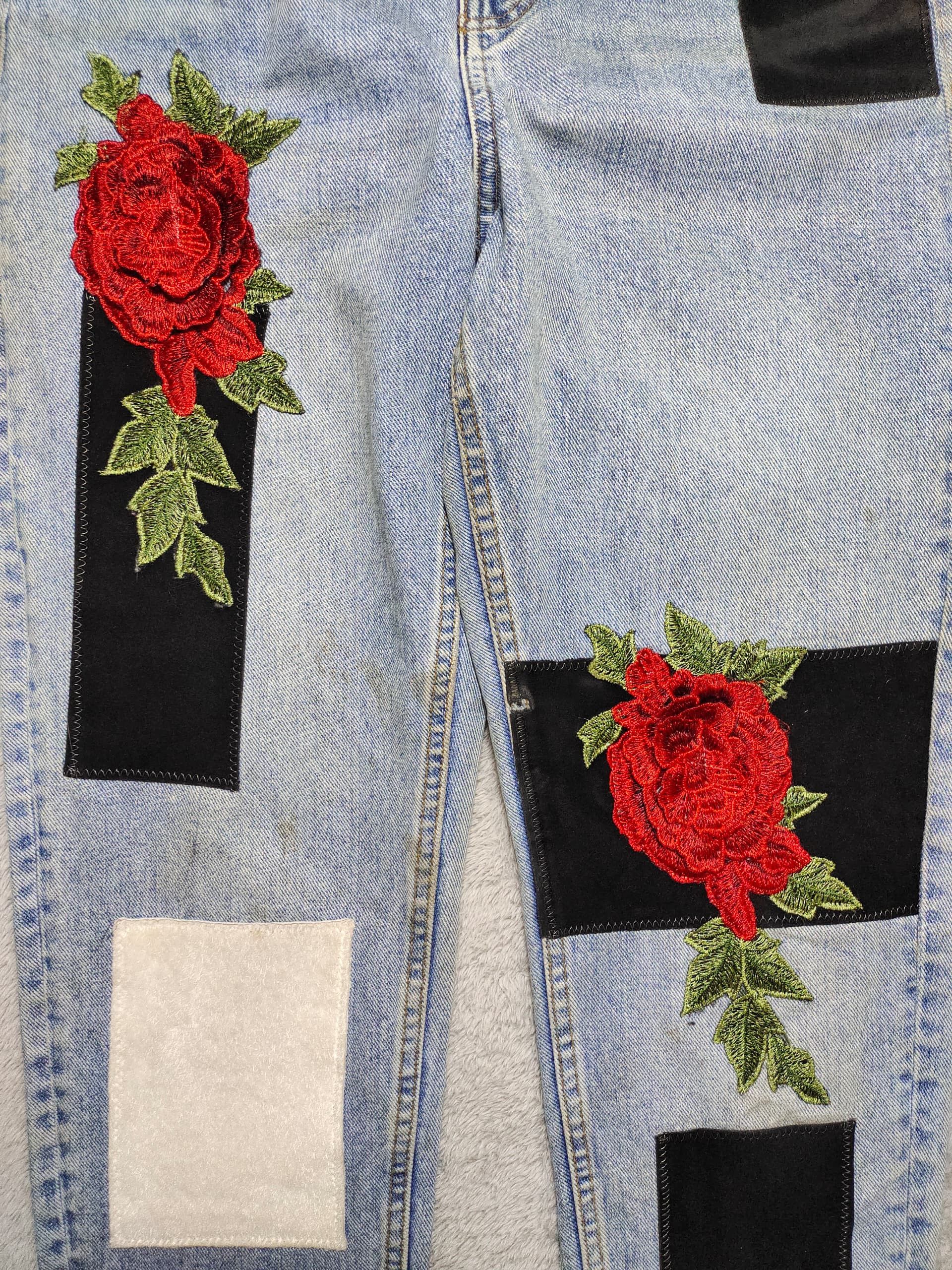 Asos ASOS CURVE 3D ROSE MOM HIGH WAIST JEANS SIZE 28 Size 28" / US 6 / IT 42 - 5 Thumbnail