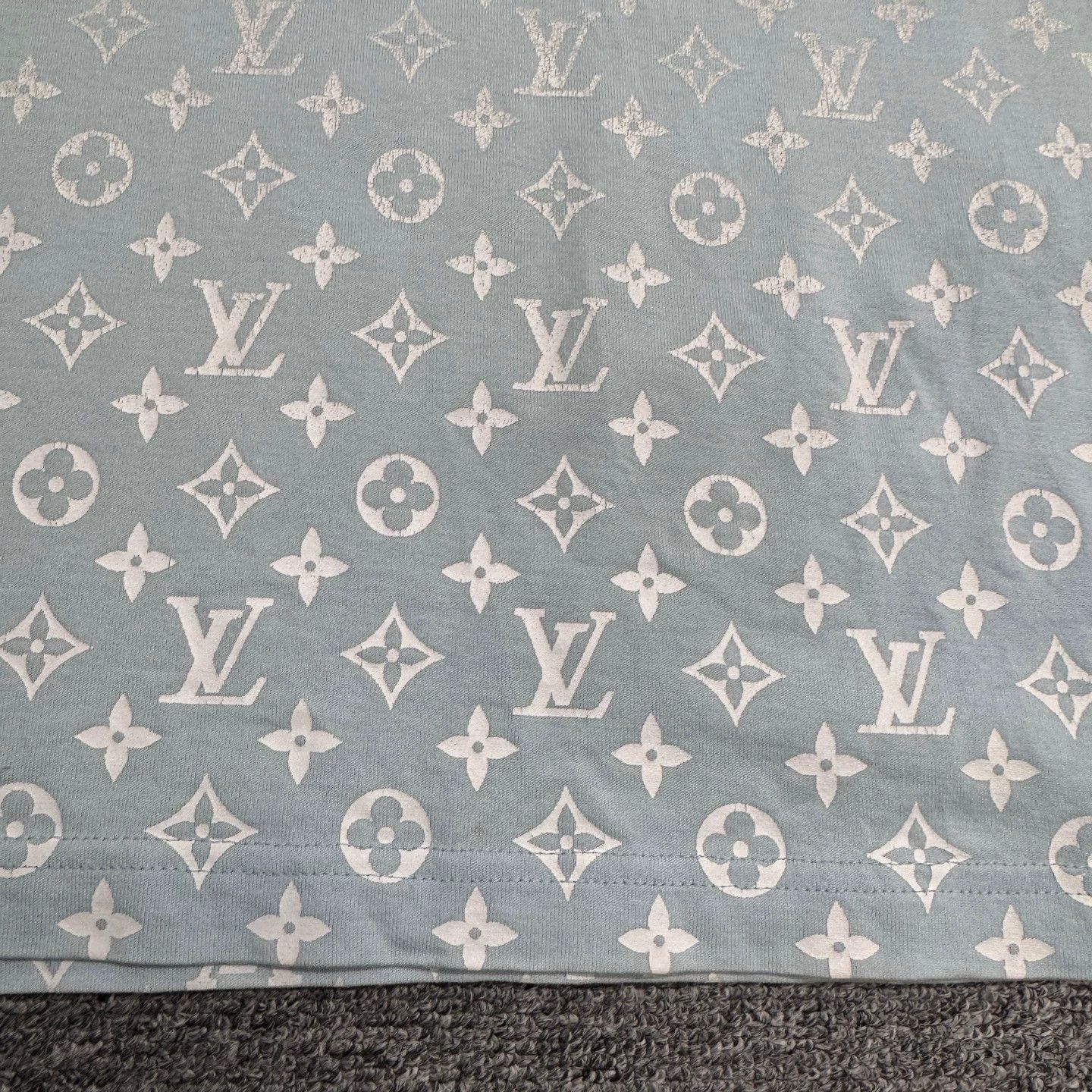 Louis Vuitton LV Gradient Monogram Short Sleeve Tee XL Size US XL / EU 56 / 4 - 2 Thumbnail