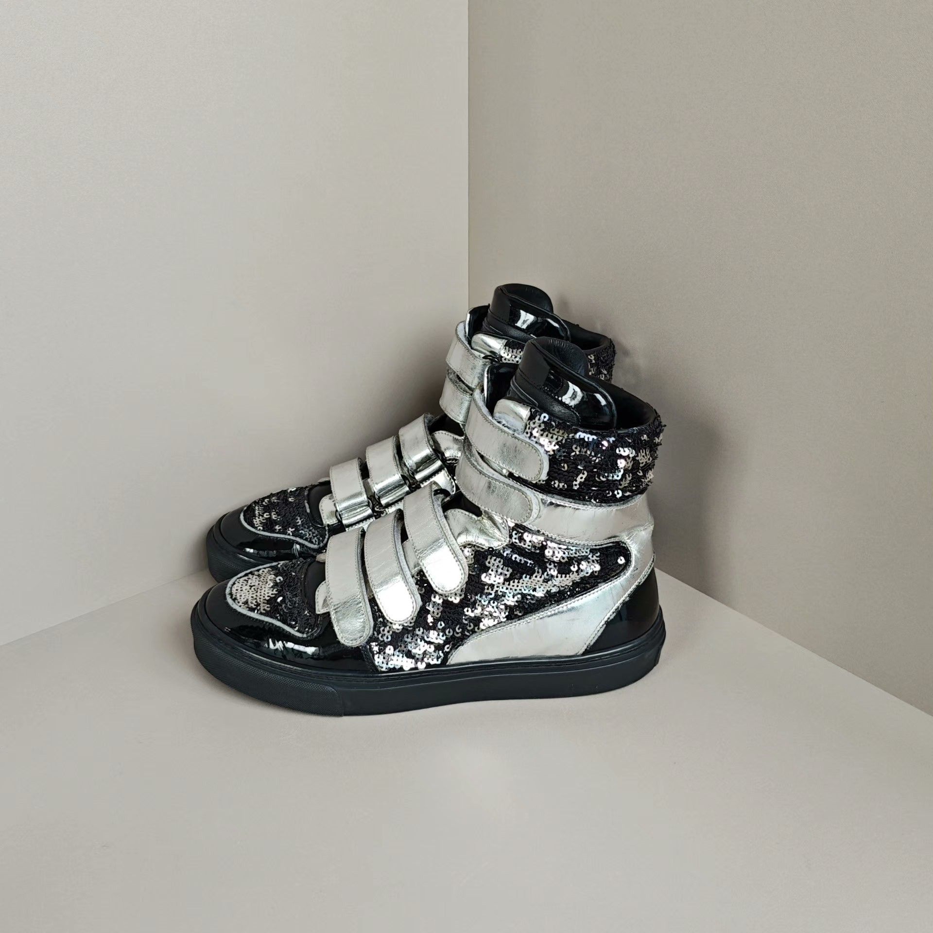 Louis Vuitton Louis Vuitton Lowtop Sneakers us_6 Women Size US 6 / IT 36 - 1 Thumbnail