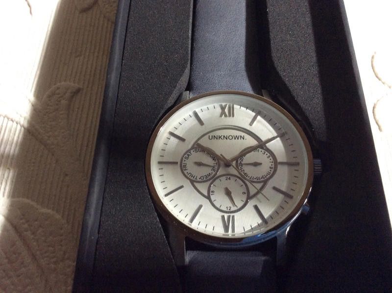 Designer Unknown men's white dial leather strap watch Size ONE SIZE - 2 Thumbnail