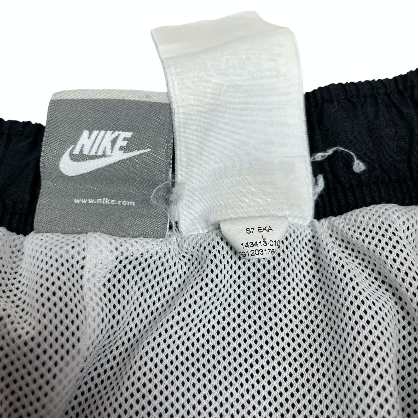 Nike × Vintage Nike Mens Black Drawstring Swoosh Logo Athletic Shorts Large Size US 32 / EU 48 - 9 Thumbnail