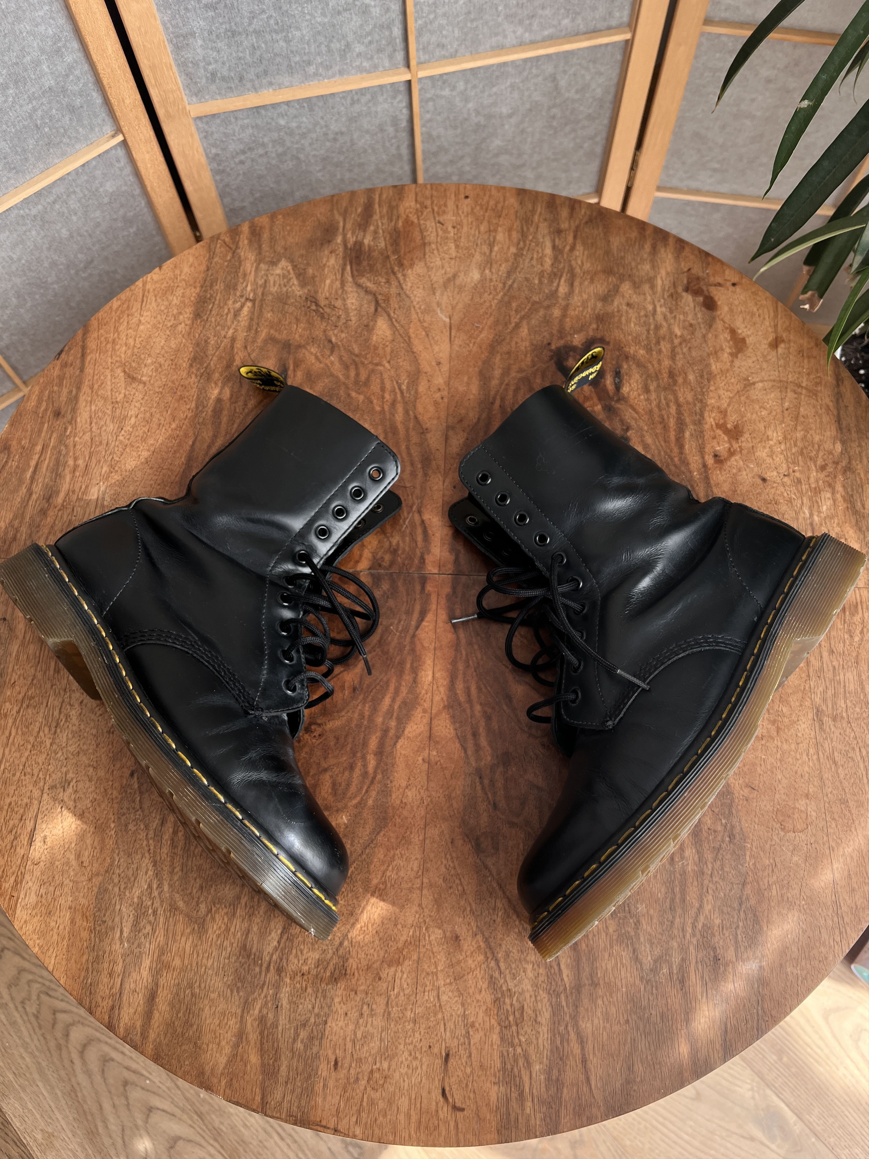 Dr. Martens Crazy! Dr. Martens 1490 Black Leather Lace Up boots 10 eye Size US 9.5 / EU 42-43 - 20 Thumbnail