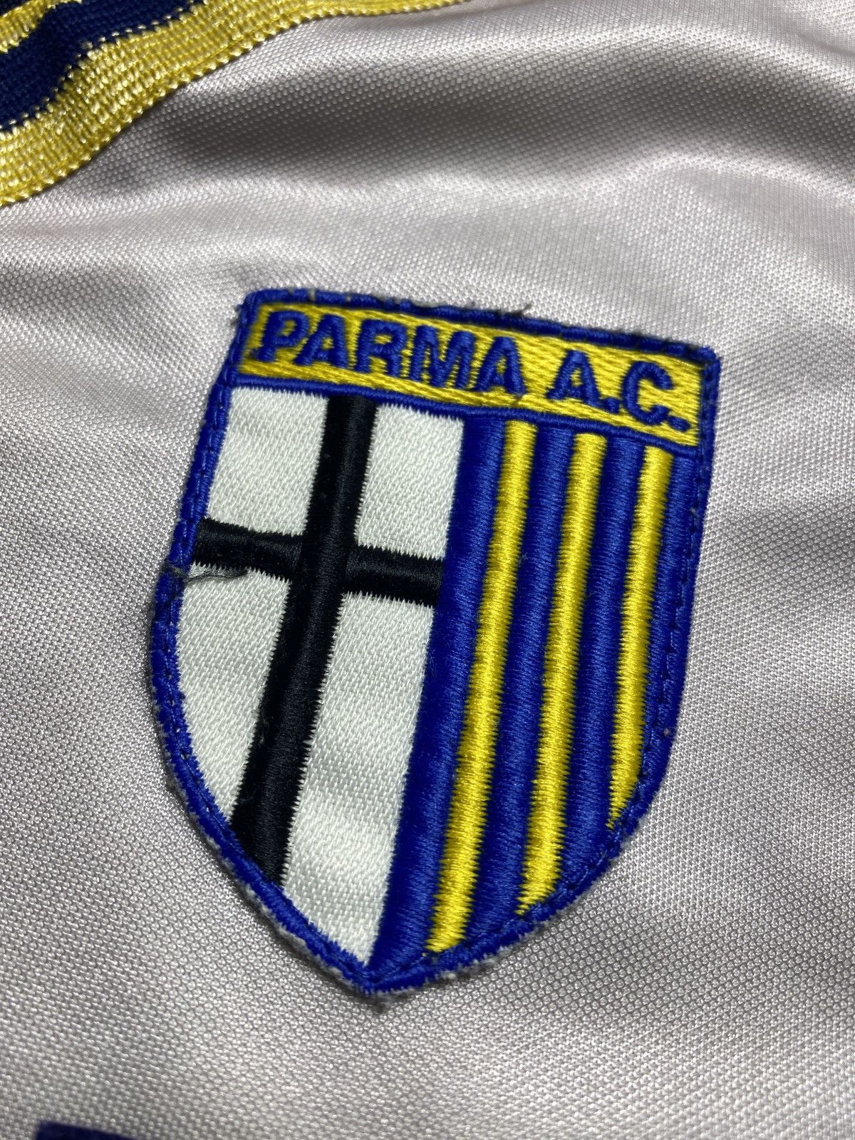 Raised by Champions AC Parma Away 2000/01 Player Issue Long Sleeve Size US XL / EU 56 / 4 - 4 Thumbnail
