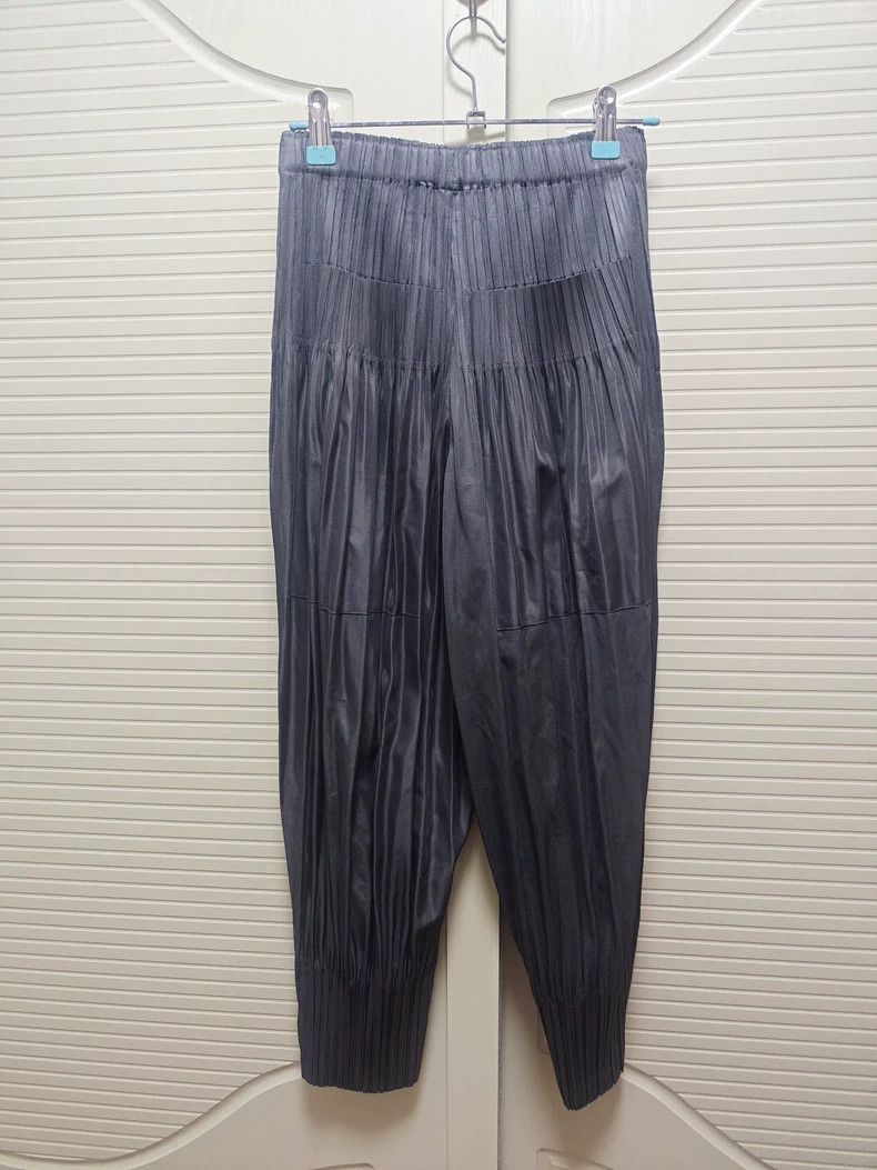 Issey Miyake Issey Miyake size:2 Dark grey pleated puff pants Size 31" - 2 Thumbnail