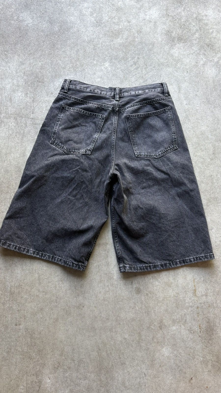 H&M ‘SUPER BAGGY’ DENIM SHORTS Size US 31 - 2 Thumbnail