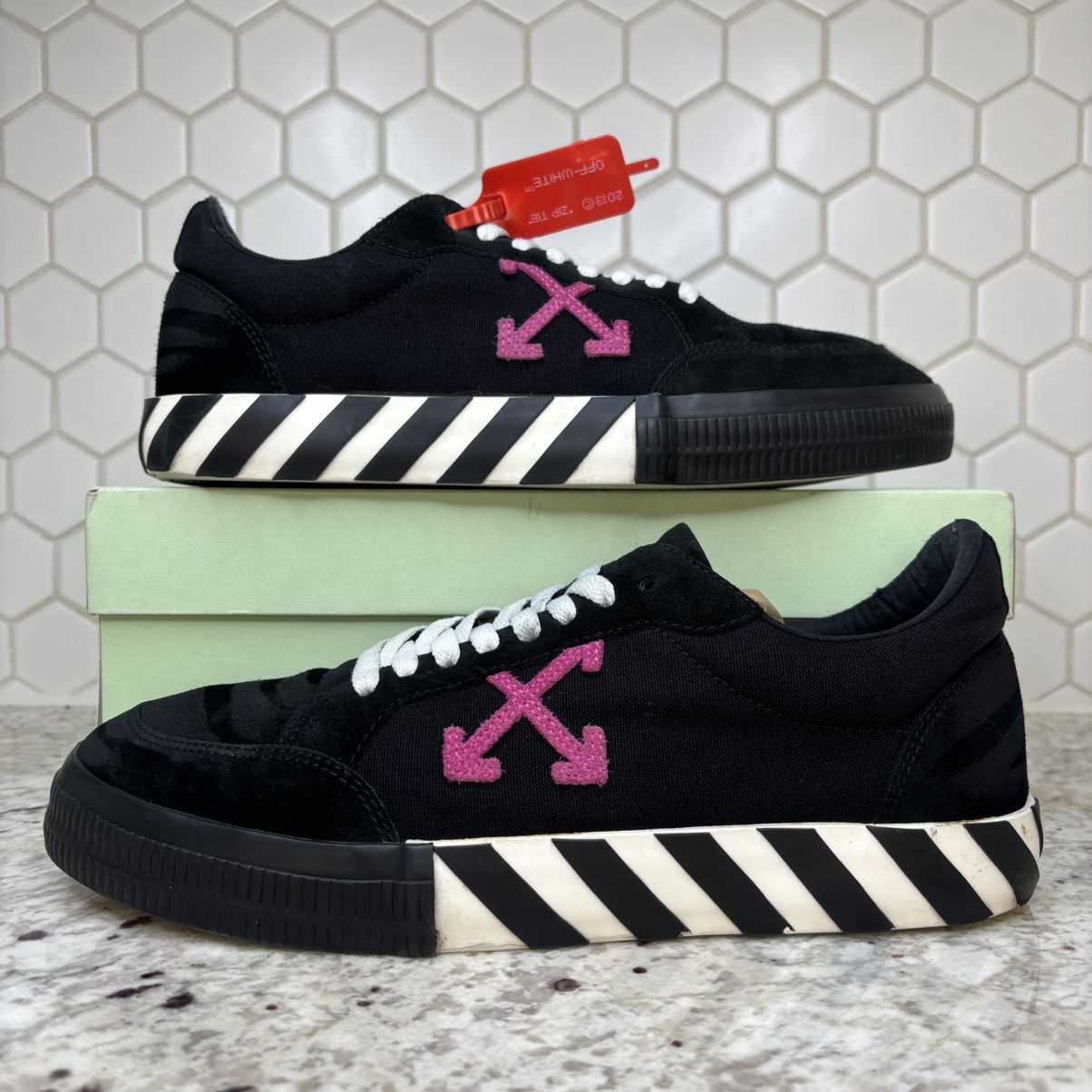 Size 11/45 EU-Off-White Vulc Low Black Fuchsia Clean W Box