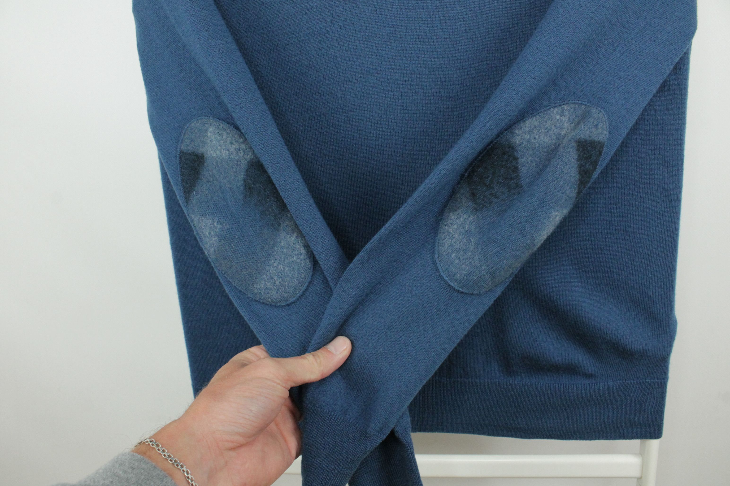 Burberry Burberry Brit V-Neck Slim Fit Blue Wool Pullover Elbow Patch Size US S / EU 44-46 / 1 - 4 Thumbnail