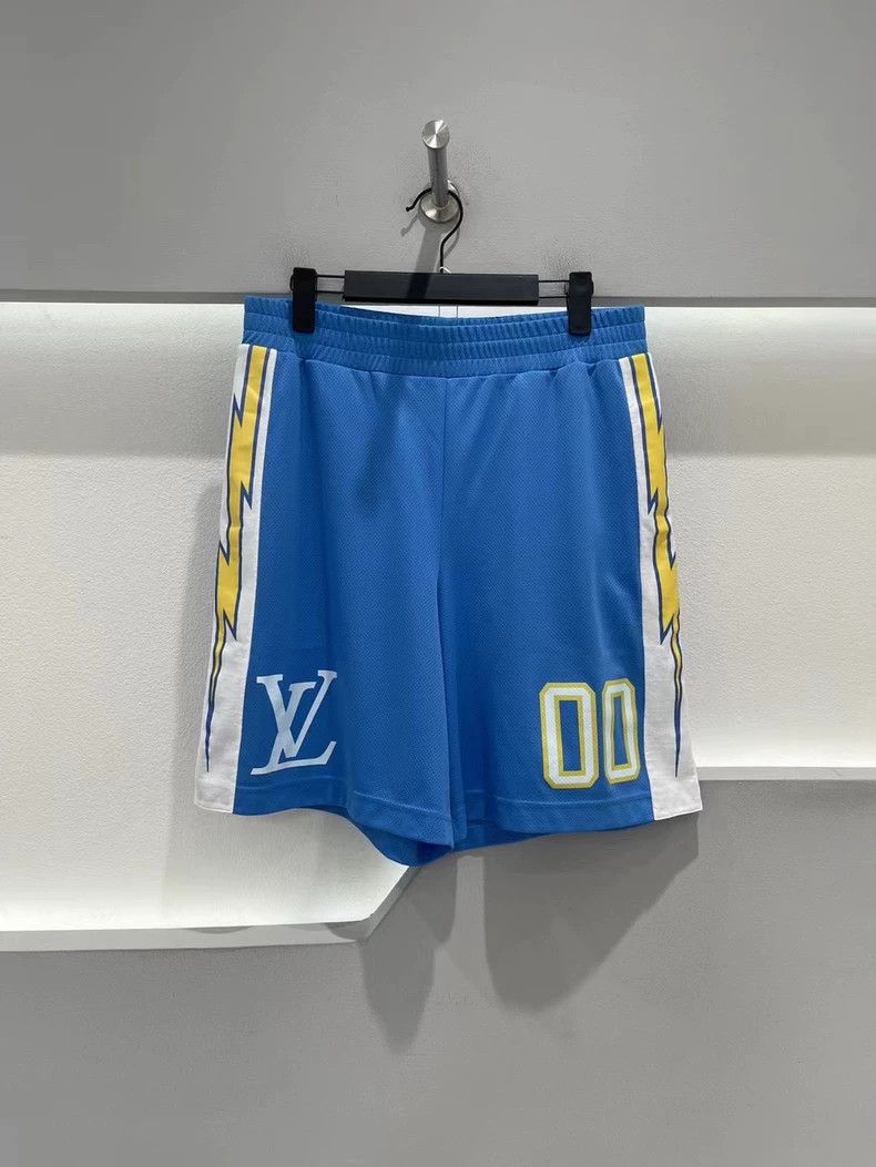 Louis Vuitton Louis Vuitton size m shorts 2502-Nextarrow Size US 30 / EU 46 - 1 Thumbnail