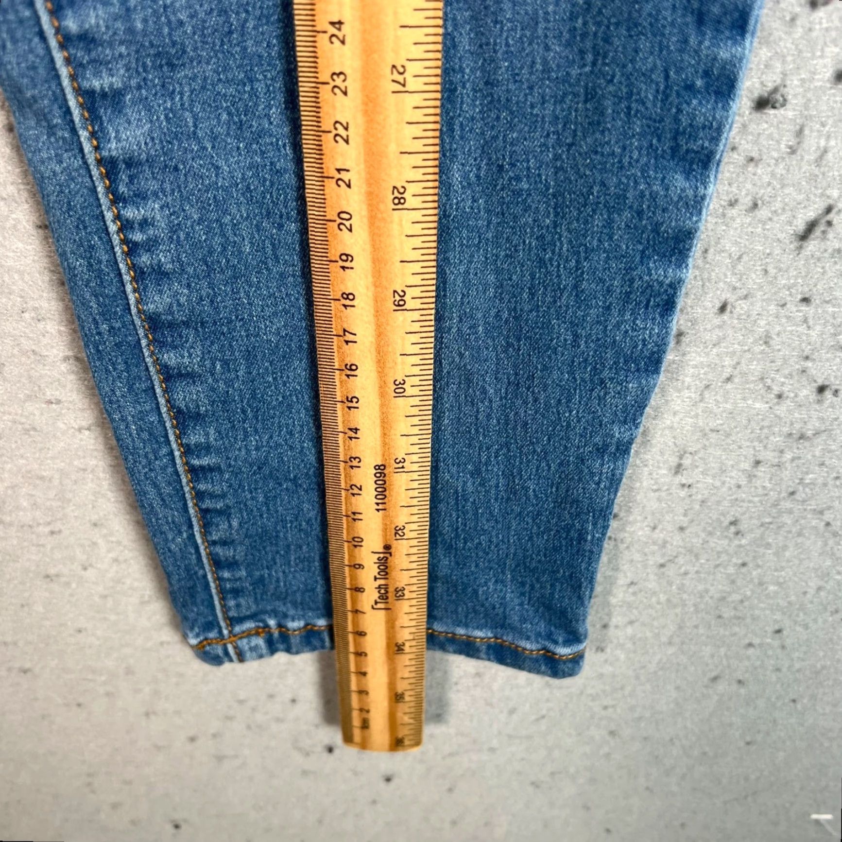 Free People VINTAGE Free People Jeans Womens 27 Denim Skinny Blue Cotton Blend 27 in Waist 28 Rise Mid 8.5-10.5 Inseam 27 Adult Womens Boys Girls Mens Size 27" / US 4 / IT 40 - 6 Thumbnail