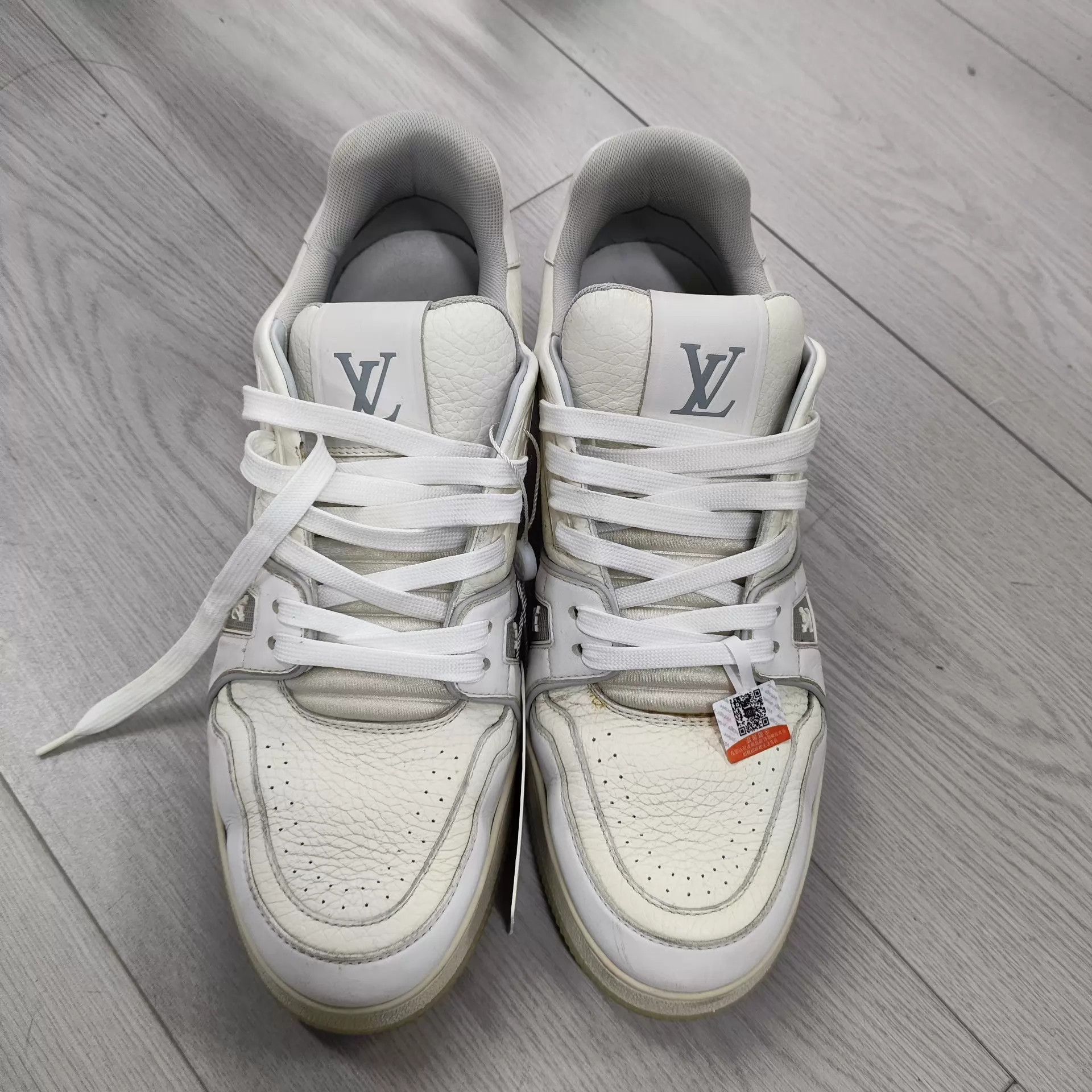 Louis Vuitton Louis Vuitton White Cement Leather Trainer US 9 Size US 9 / EU 42 - 1 Thumbnail